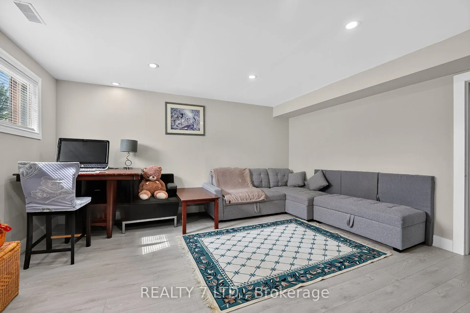 54 COWAN Drive