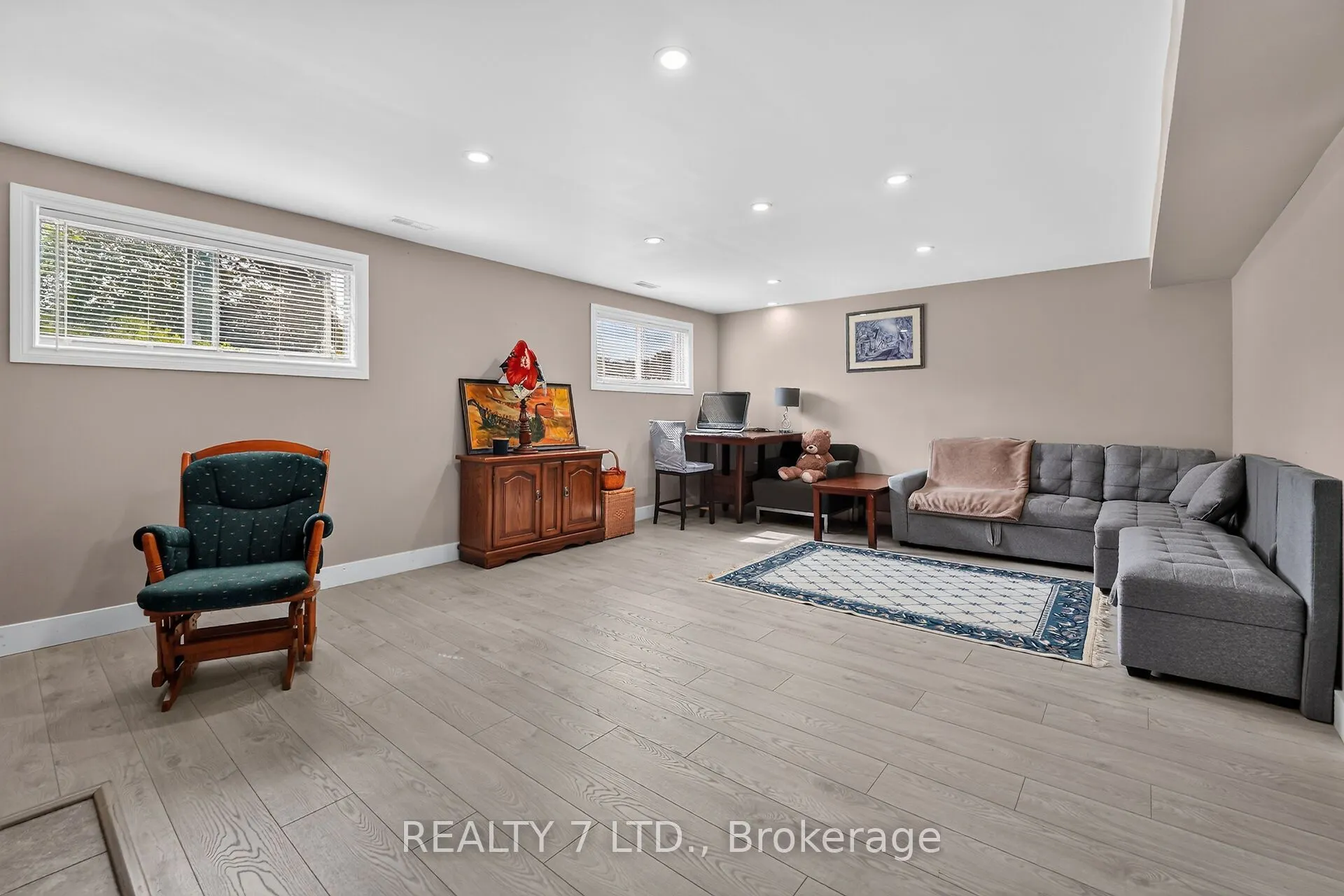 54 COWAN Drive