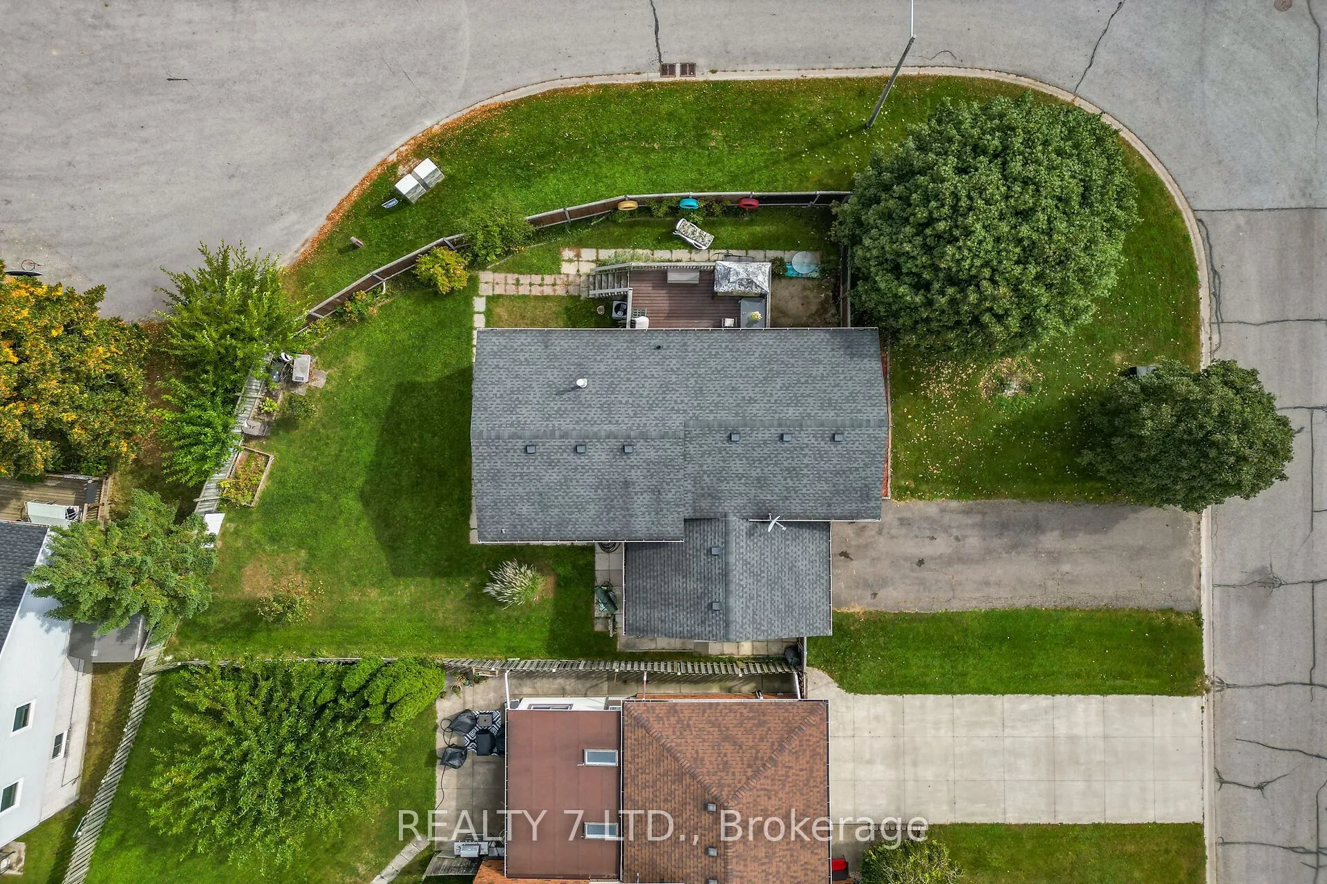 54 COWAN Drive