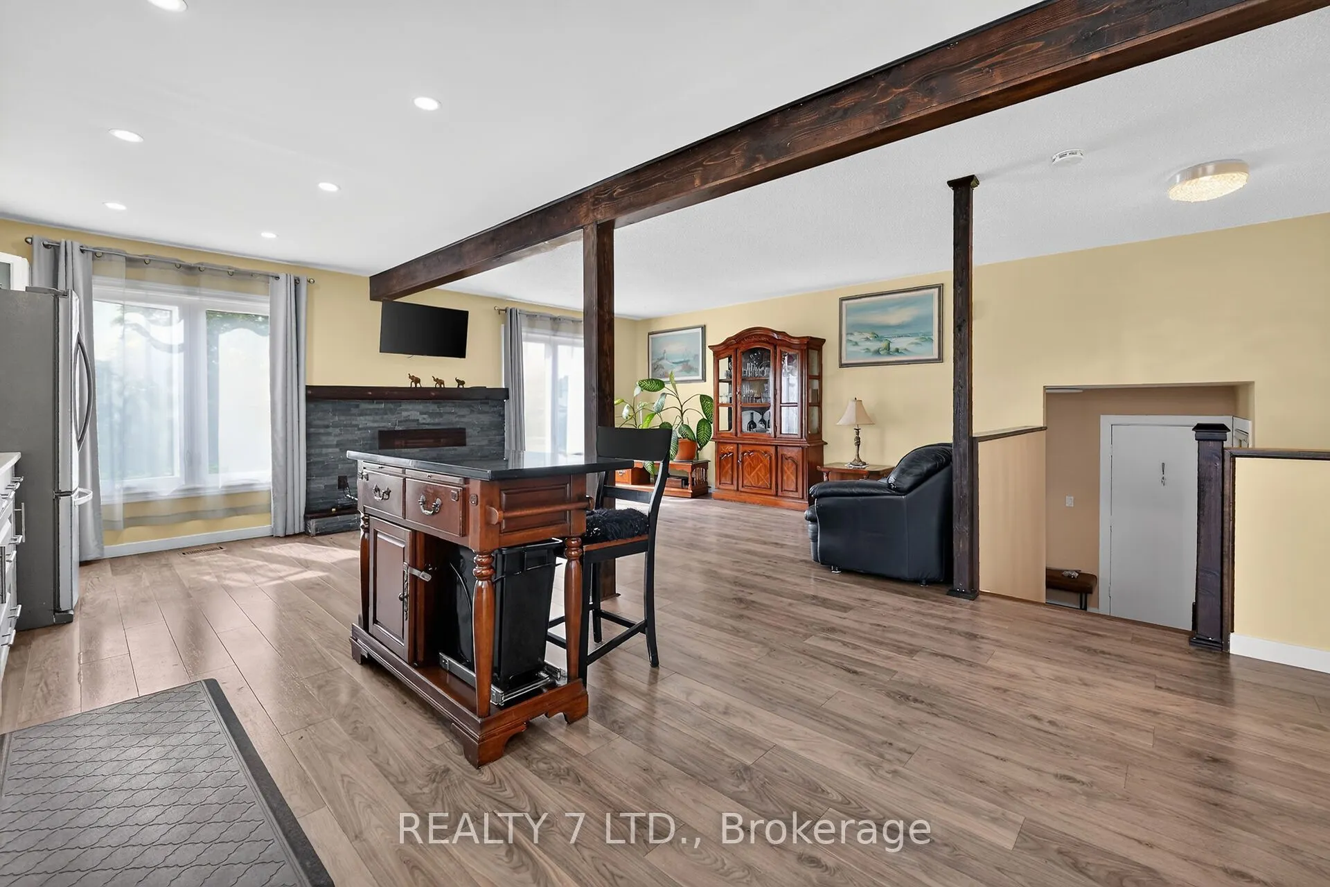 54 COWAN Drive