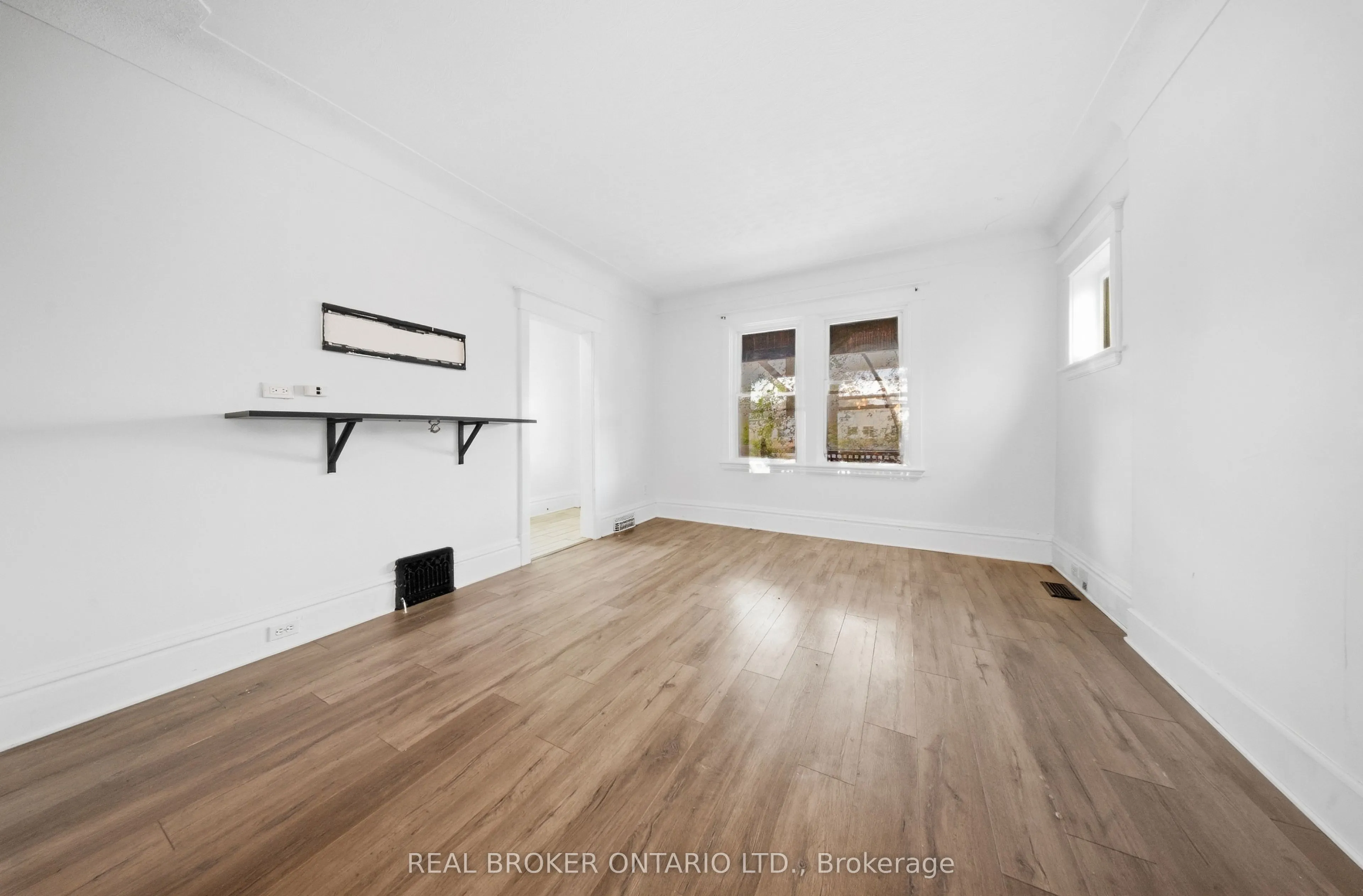 1082 Cannon Street E