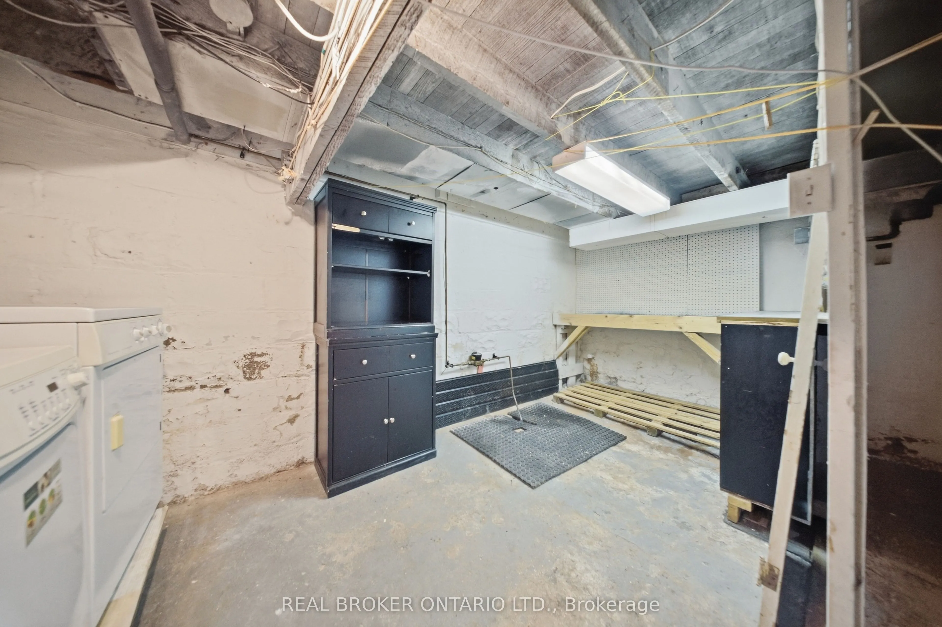 1082 Cannon Street E