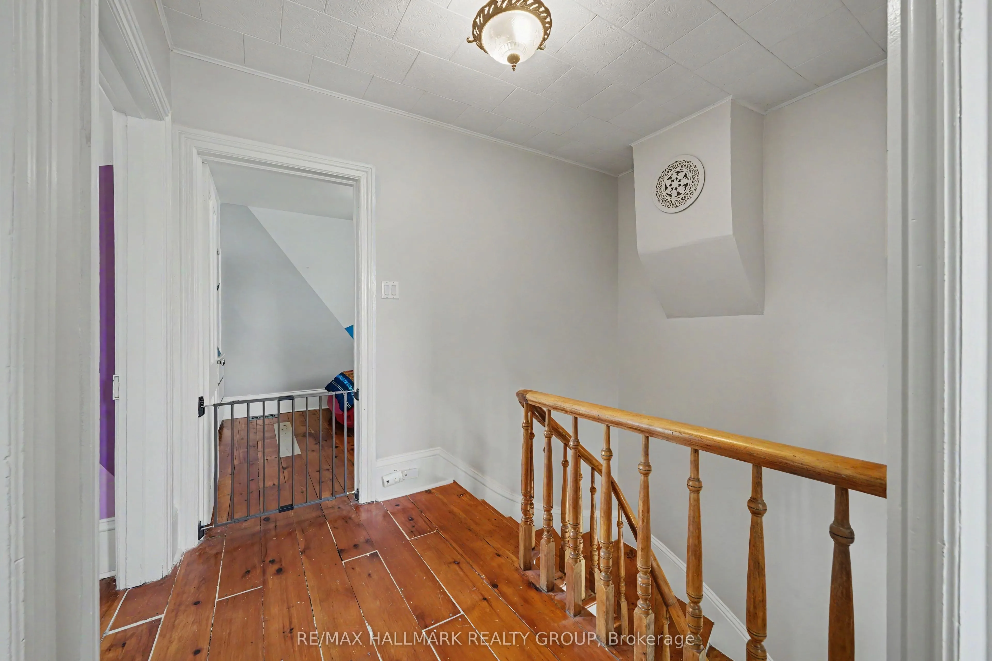 98 Drummond Street E