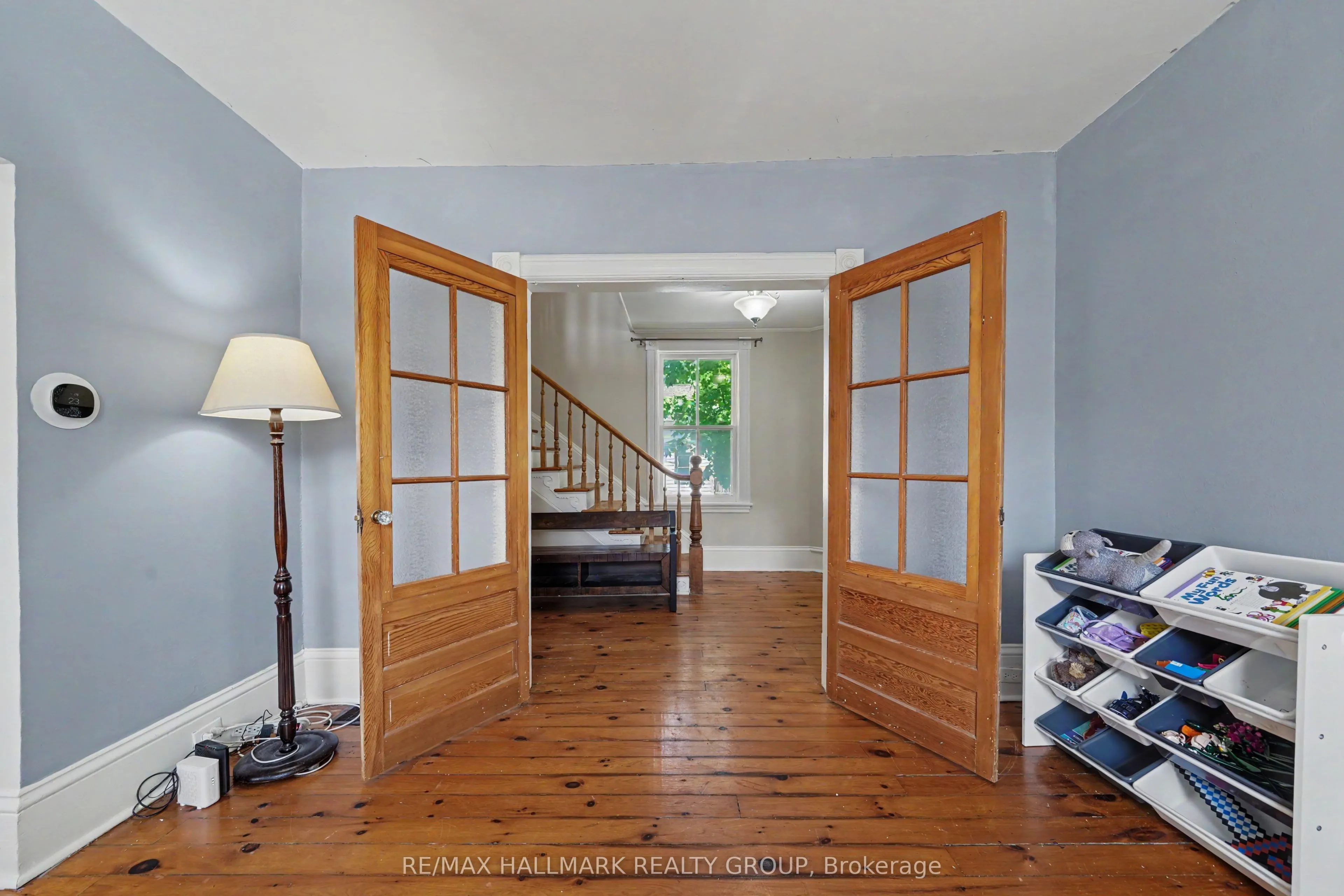 98 Drummond Street E