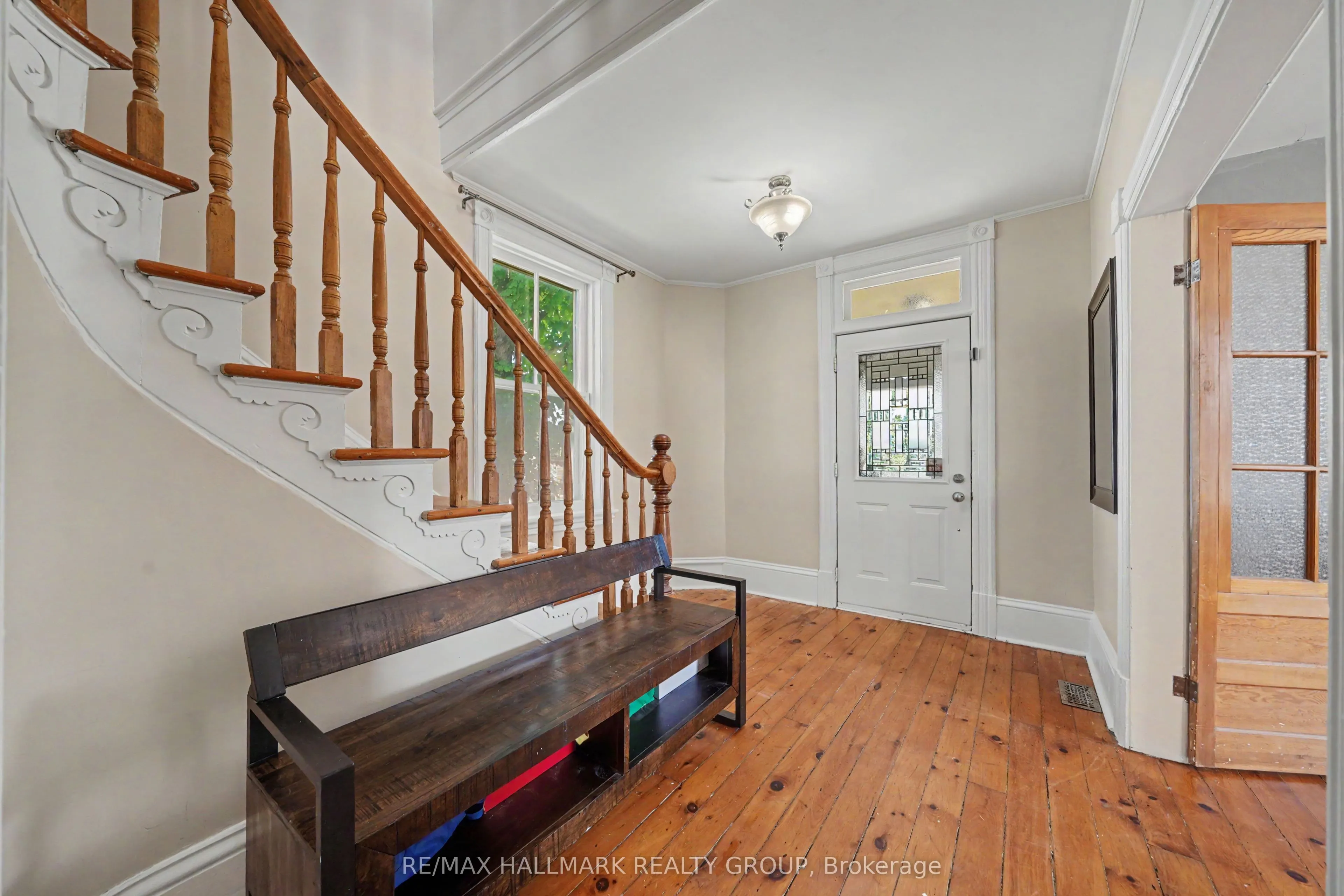 98 Drummond Street E