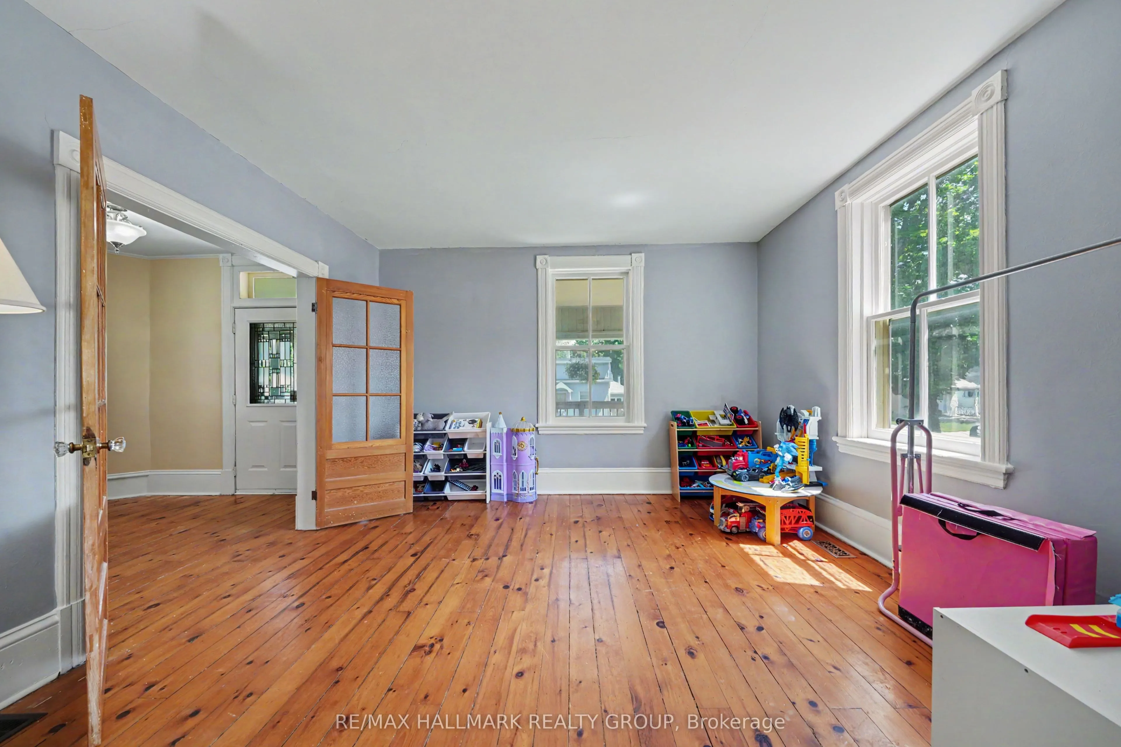 98 Drummond Street E