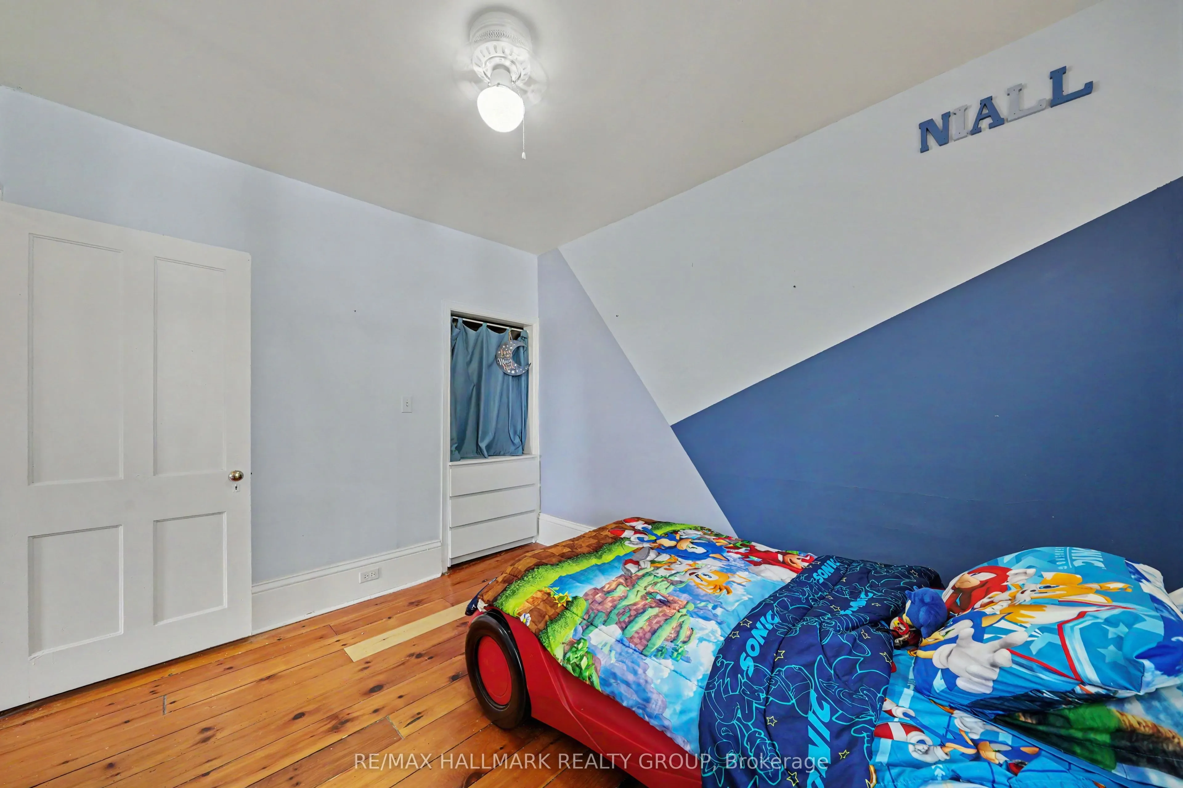 98 Drummond Street E