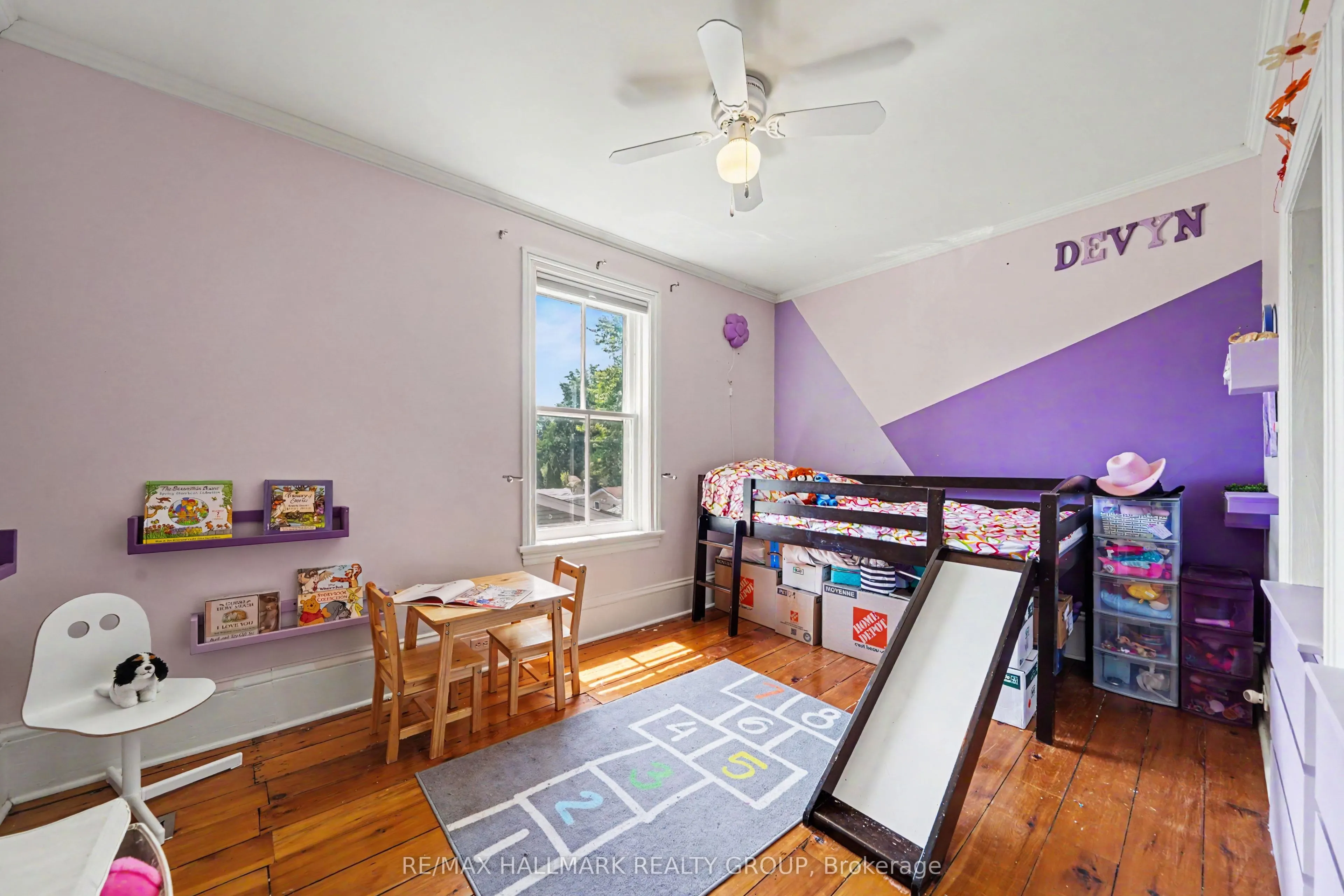 98 Drummond Street E