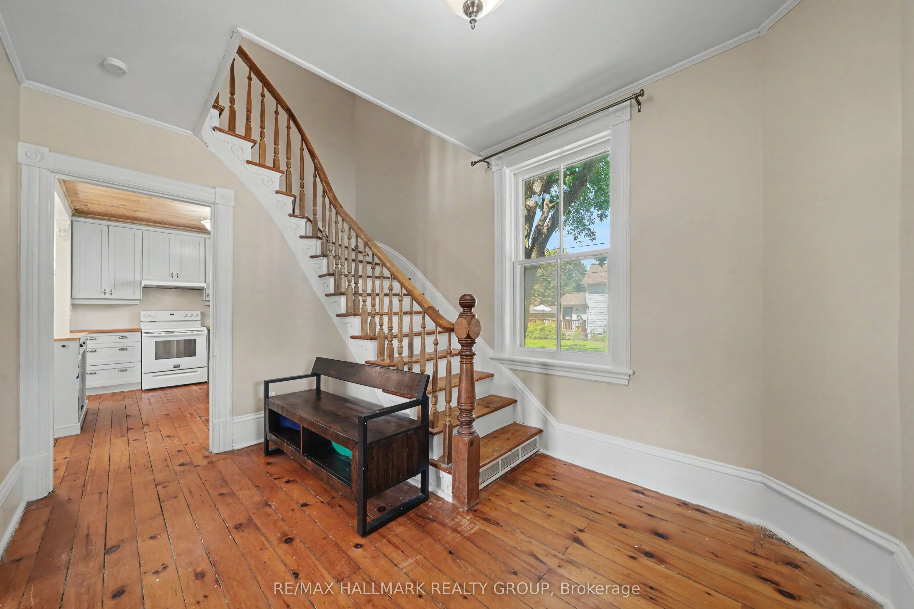 98 Drummond Street E