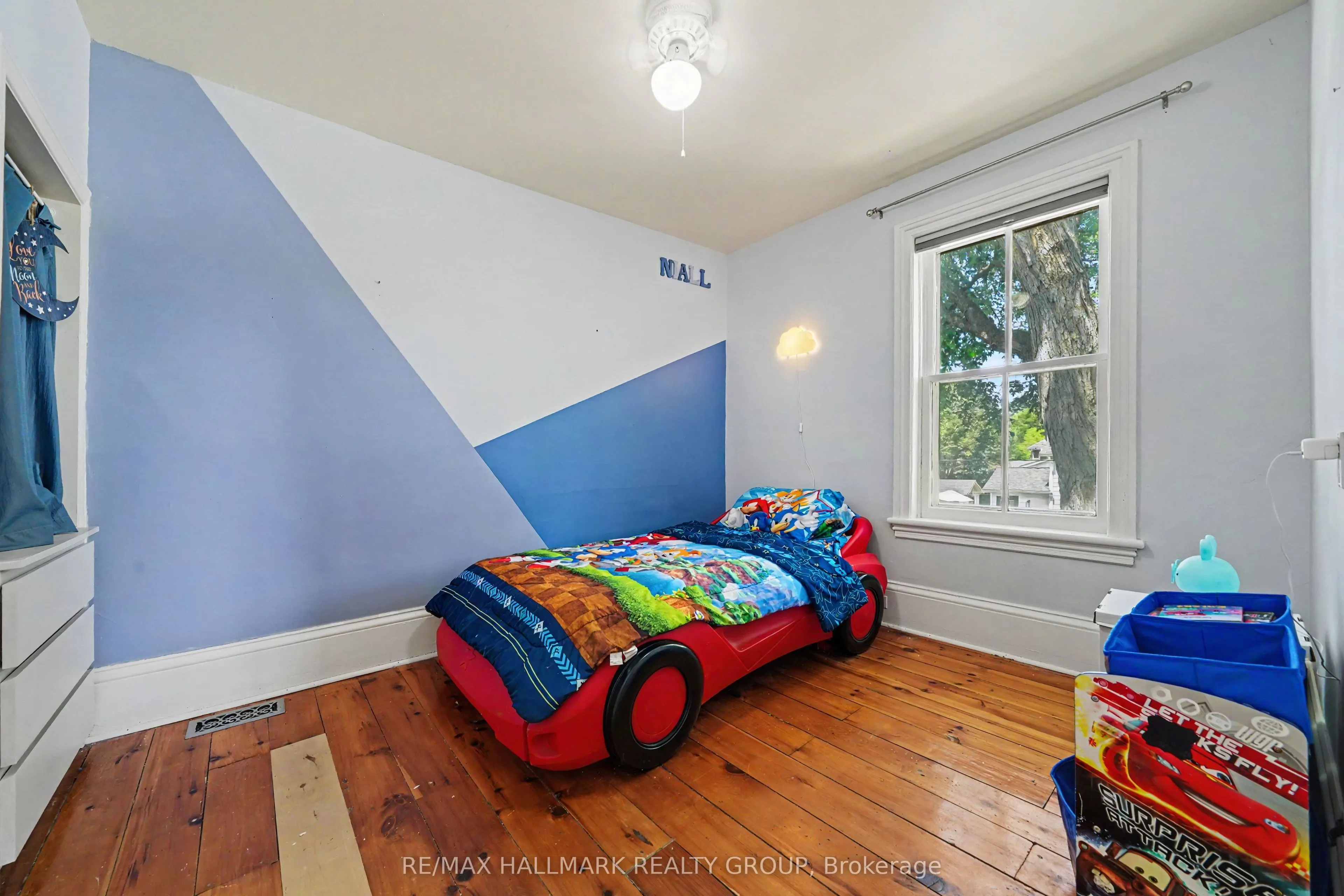 98 Drummond Street E
