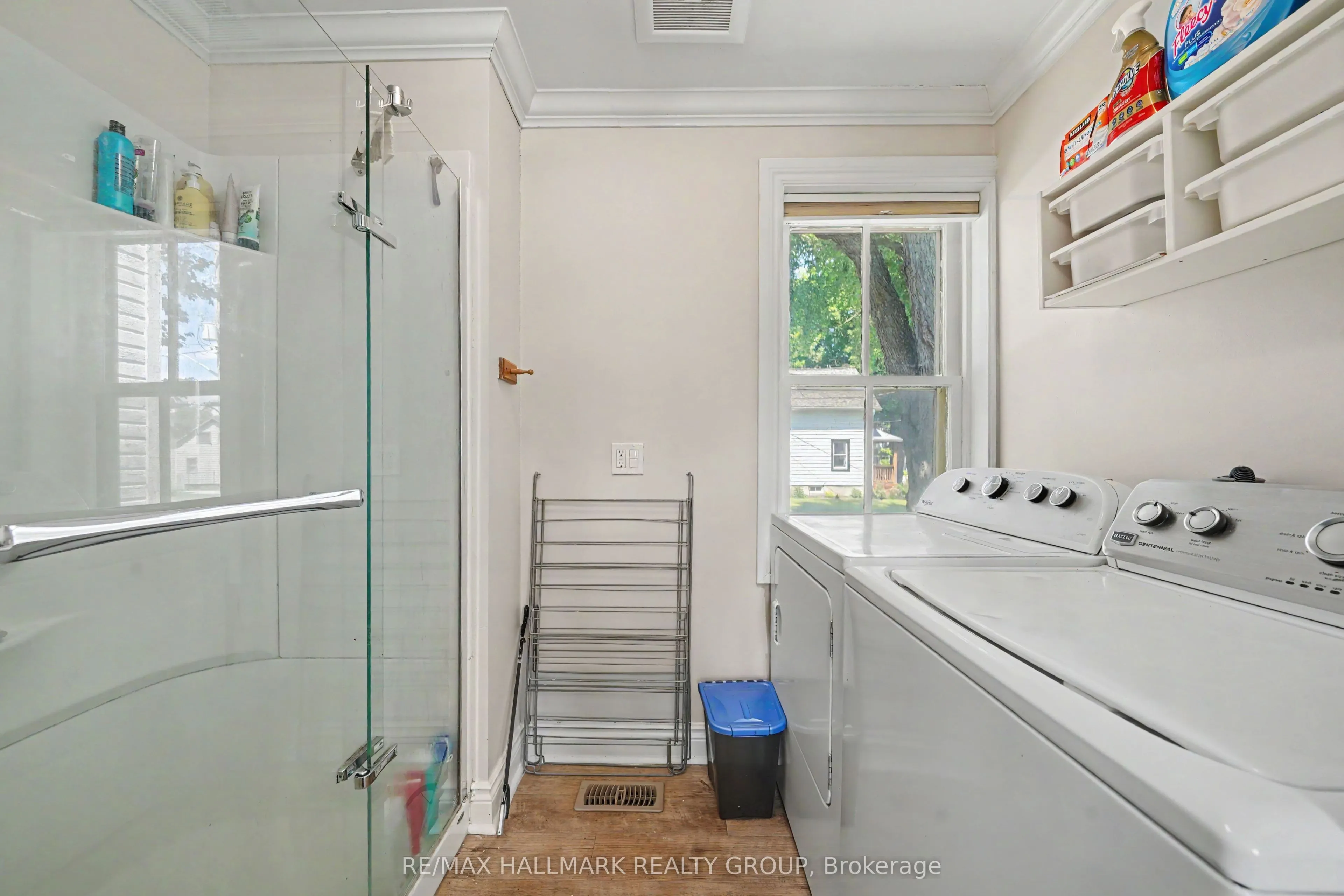 98 Drummond Street E