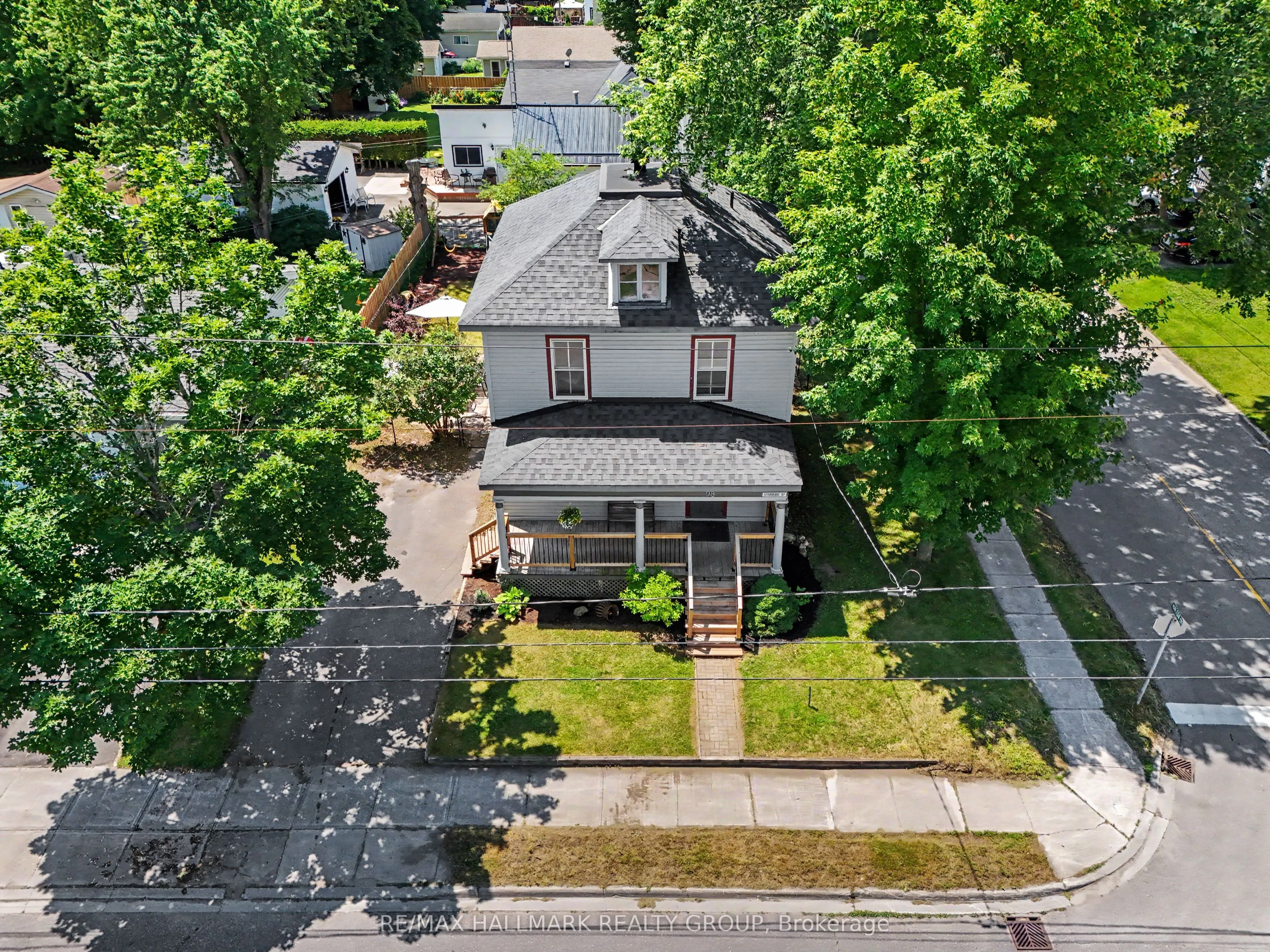 98 Drummond Street E