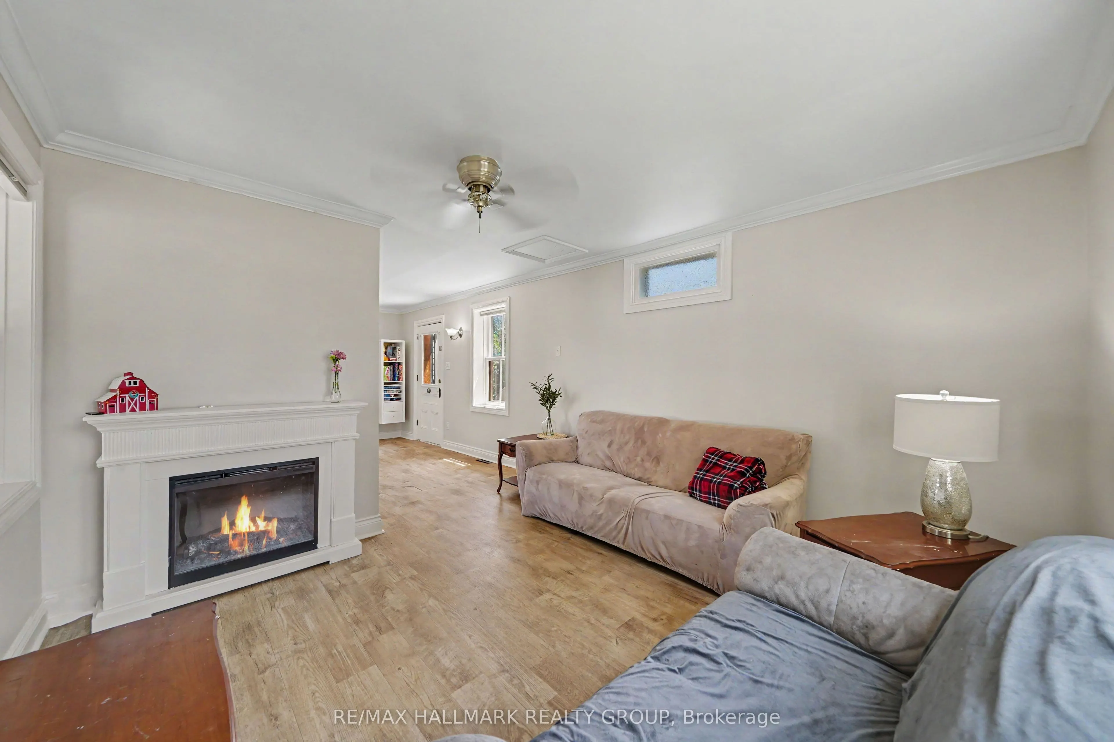 98 Drummond Street E