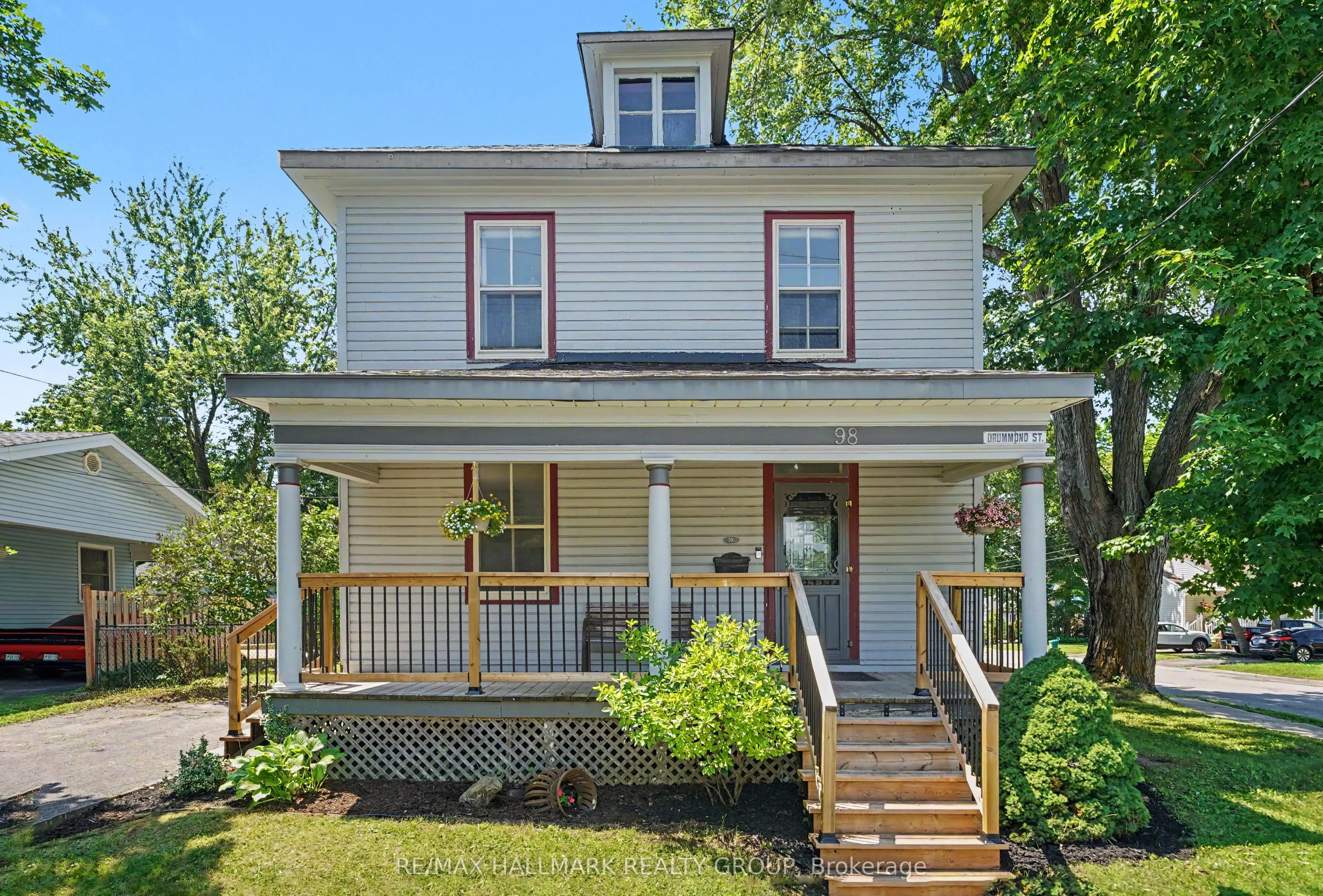 98 Drummond Street E