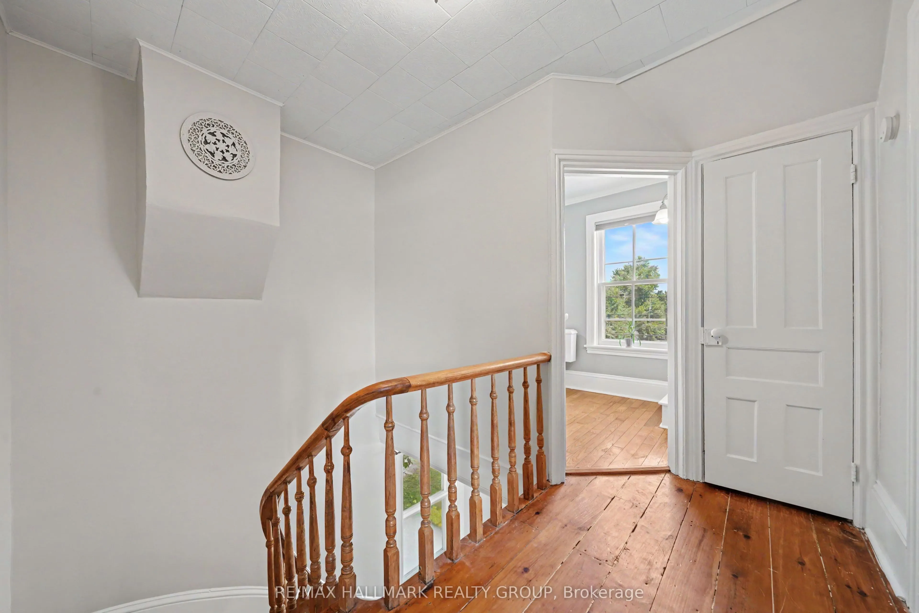 98 Drummond Street E