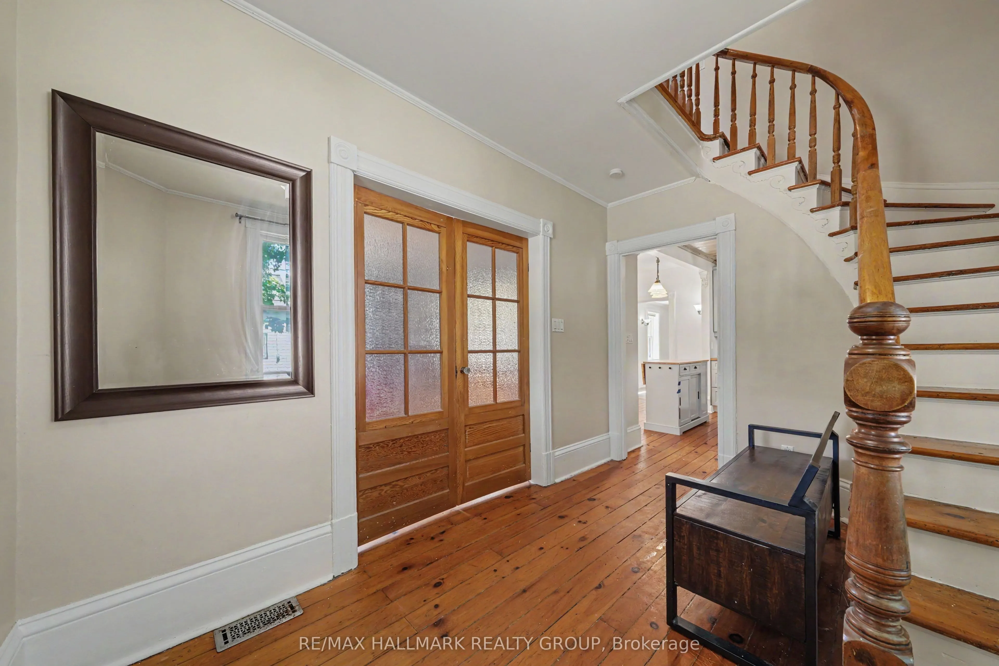 98 Drummond Street E