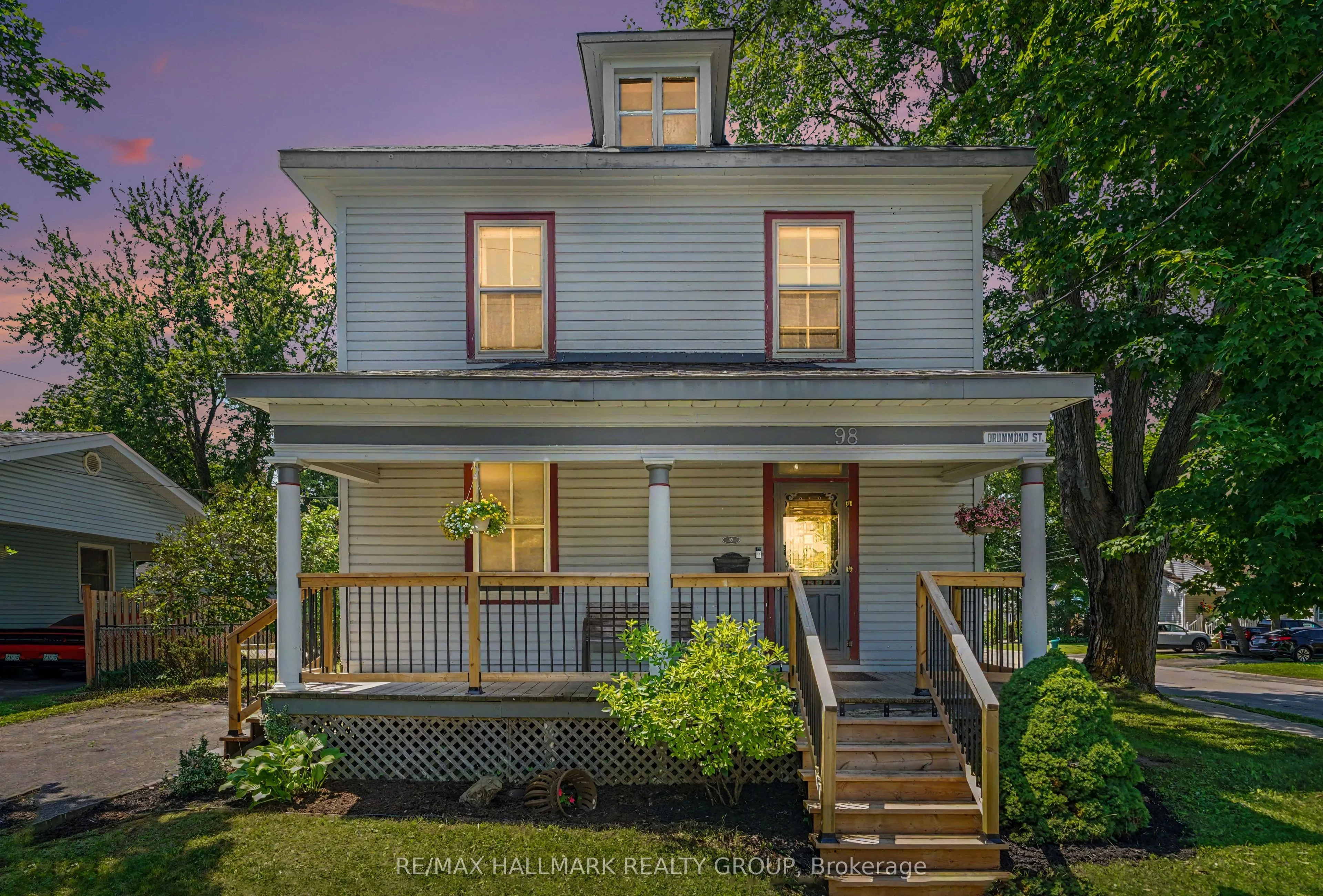 98 Drummond Street E