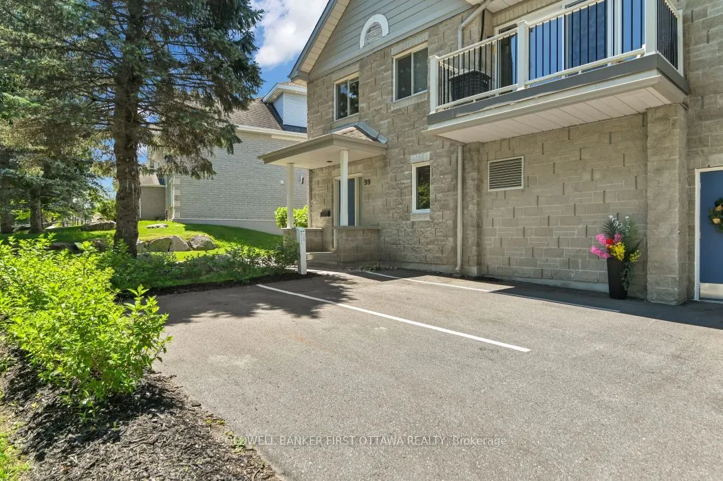 99 Robson Court #11