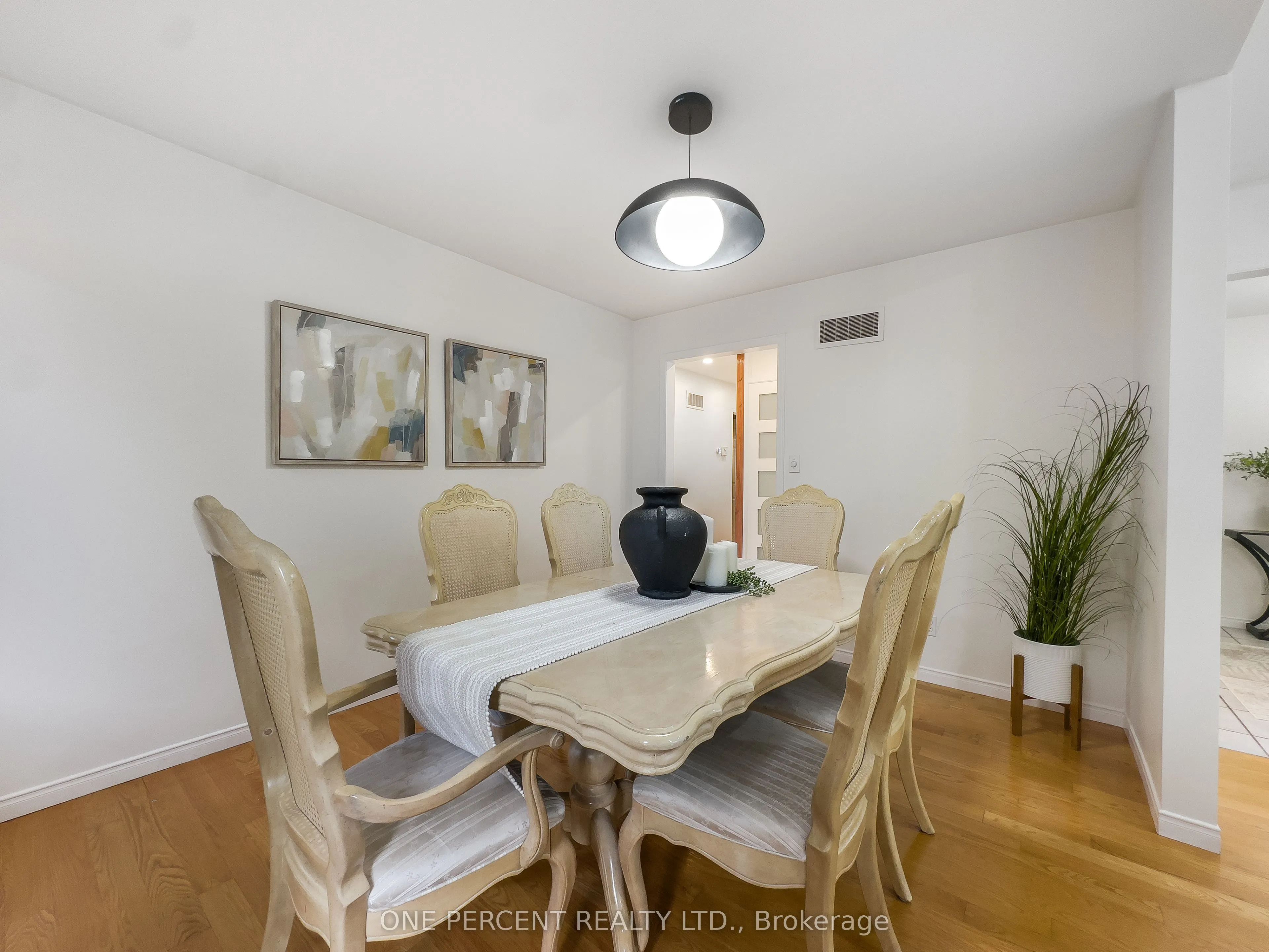 25 HICKORY Grove