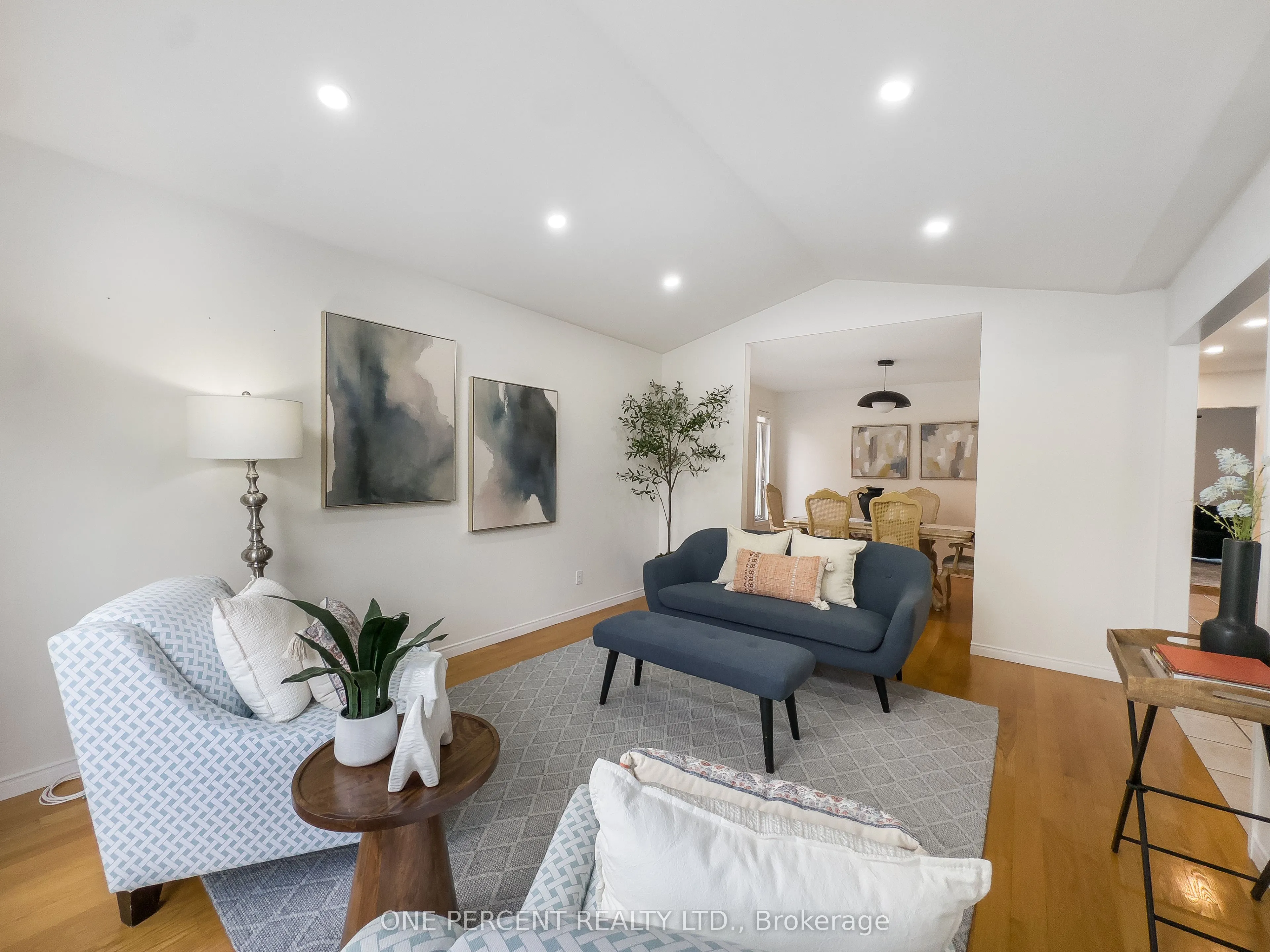 25 HICKORY Grove