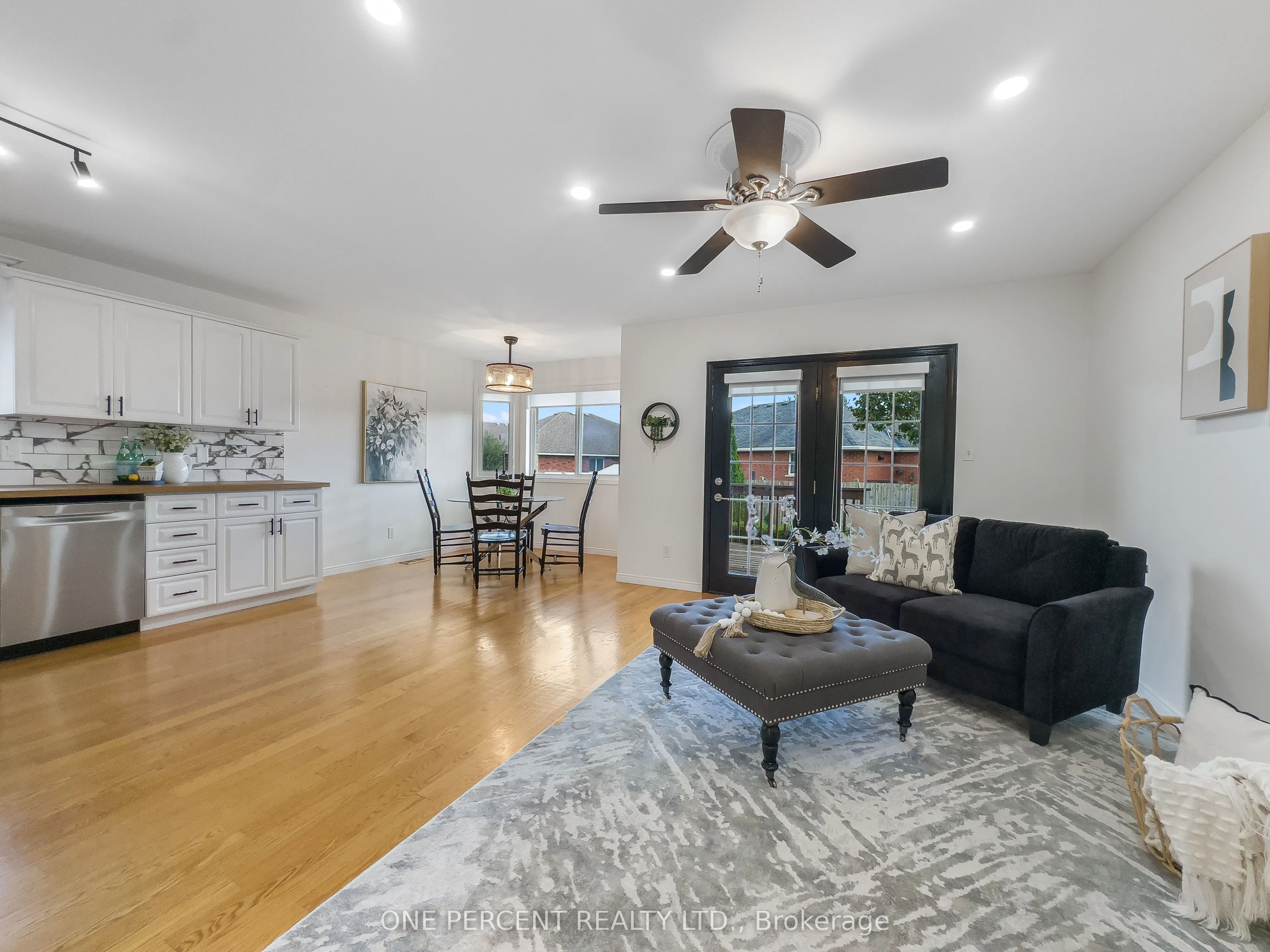 25 HICKORY Grove