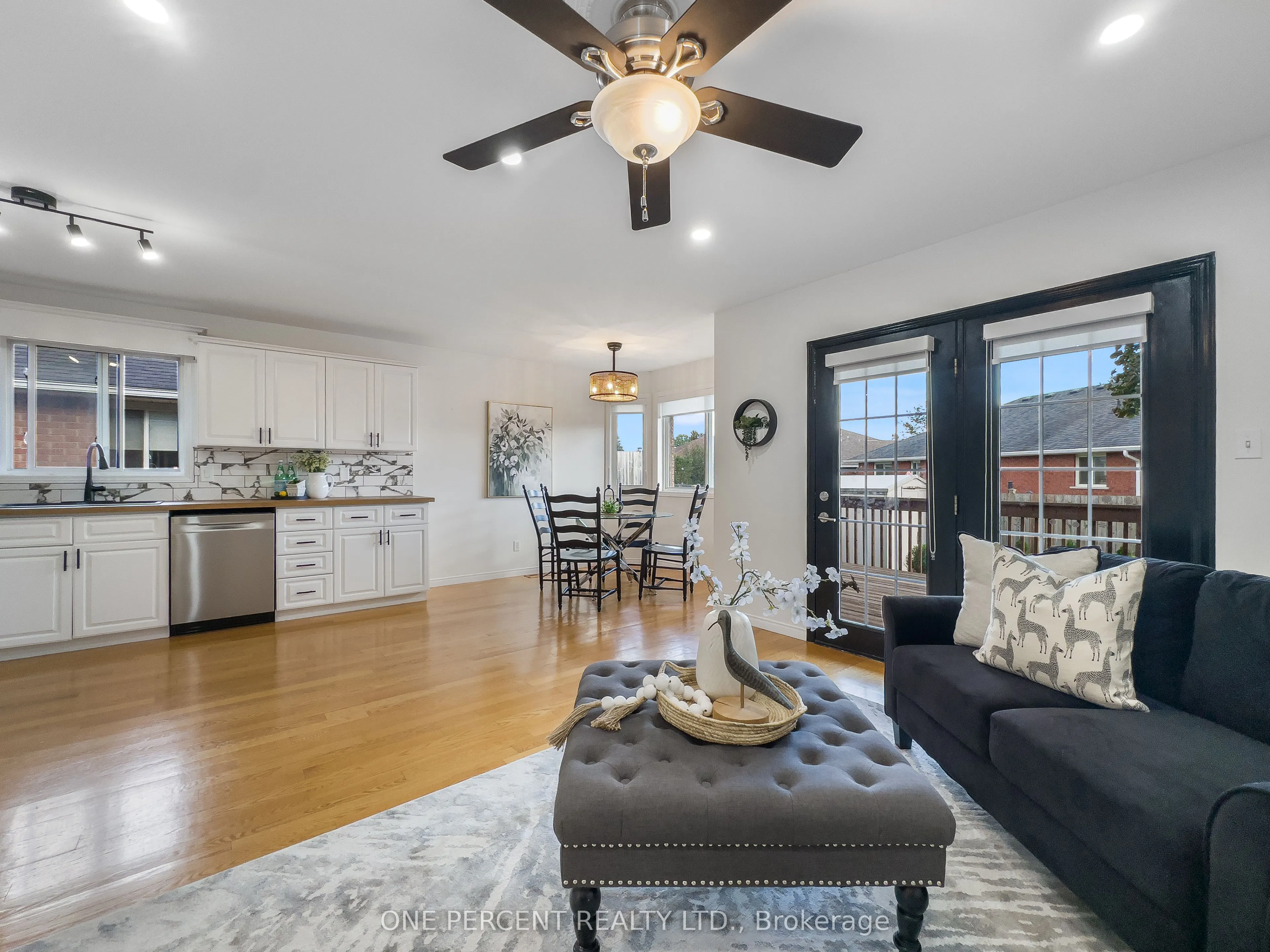 25 HICKORY Grove