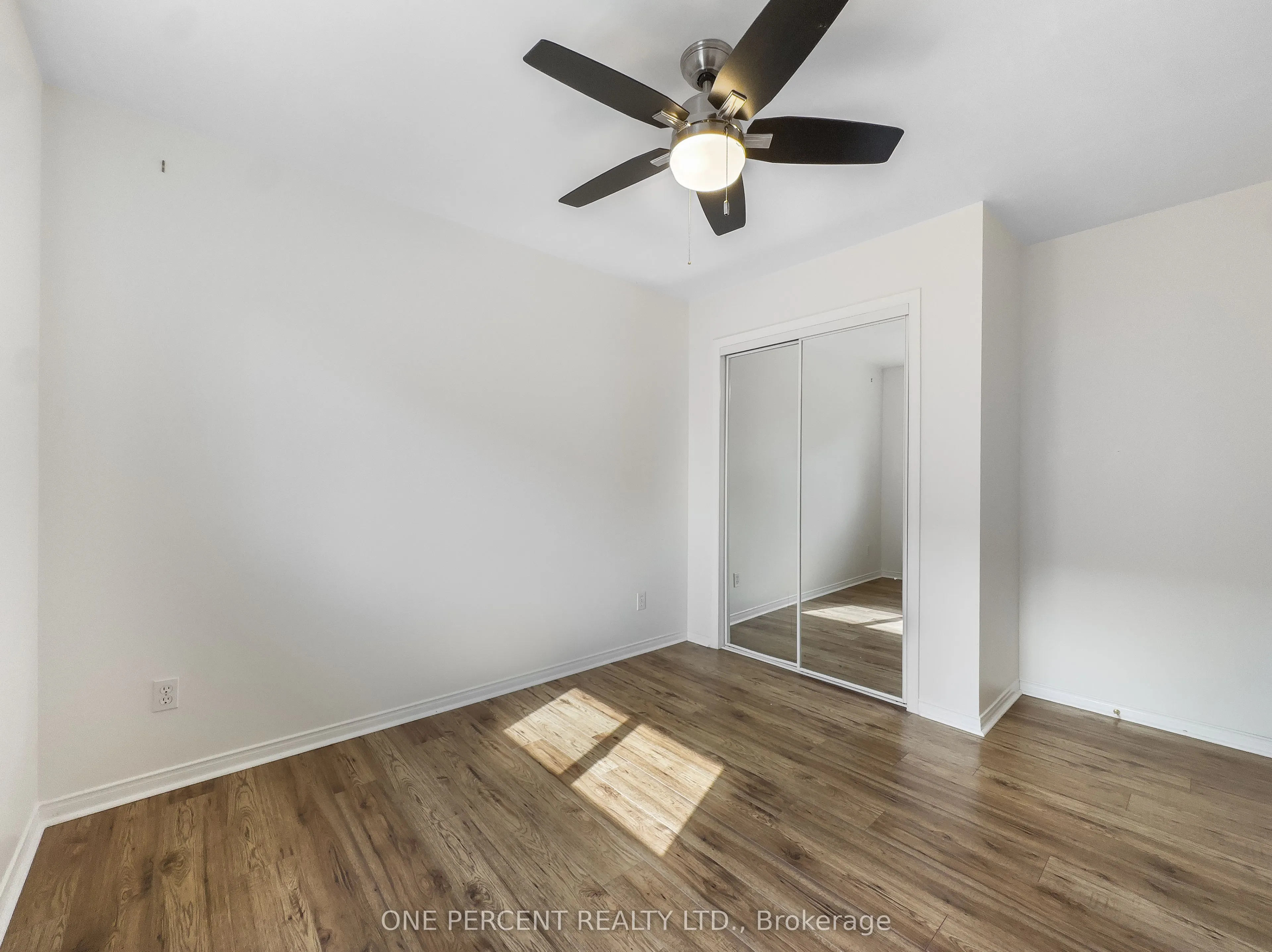 25 HICKORY Grove