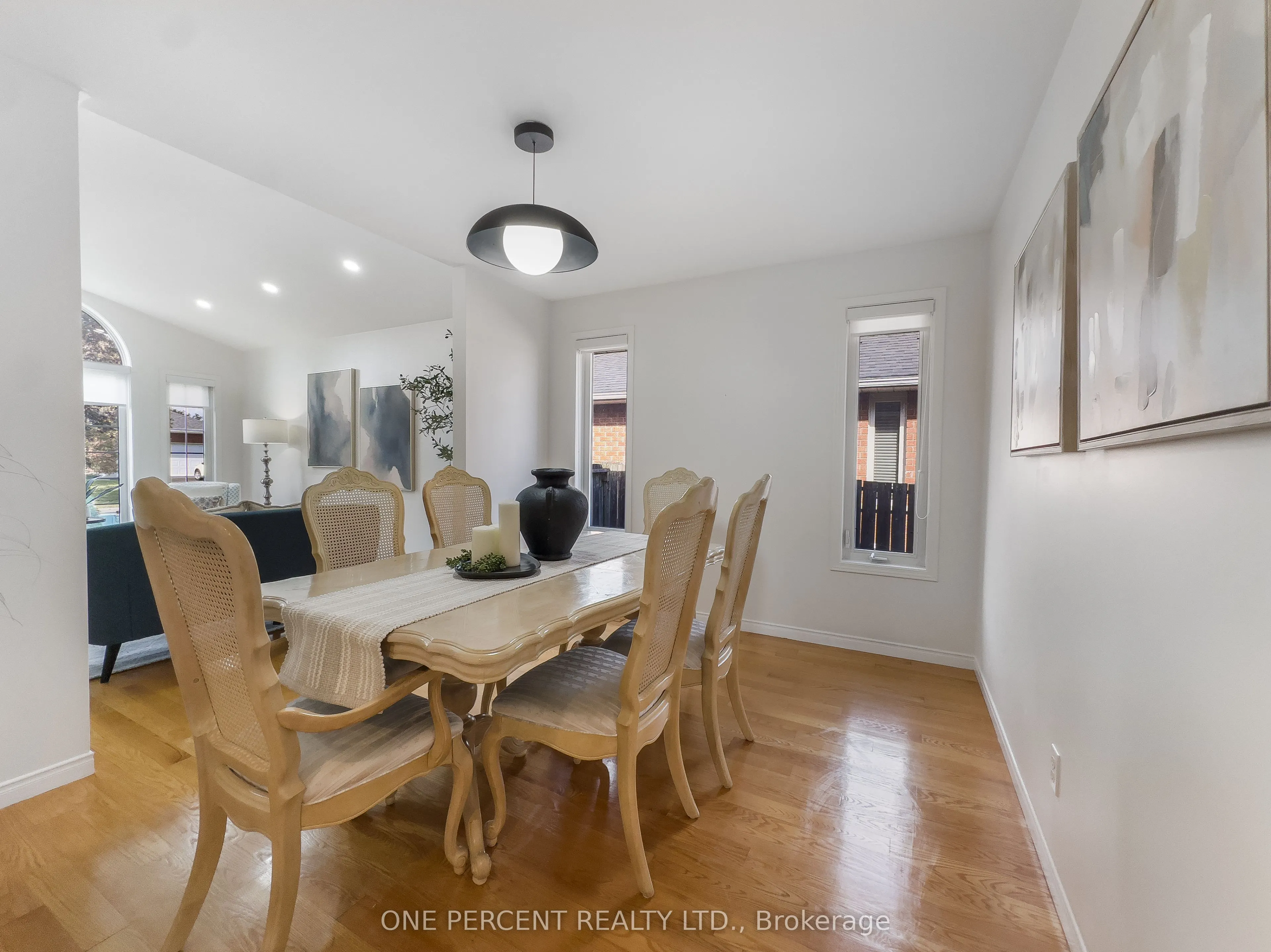 25 HICKORY Grove