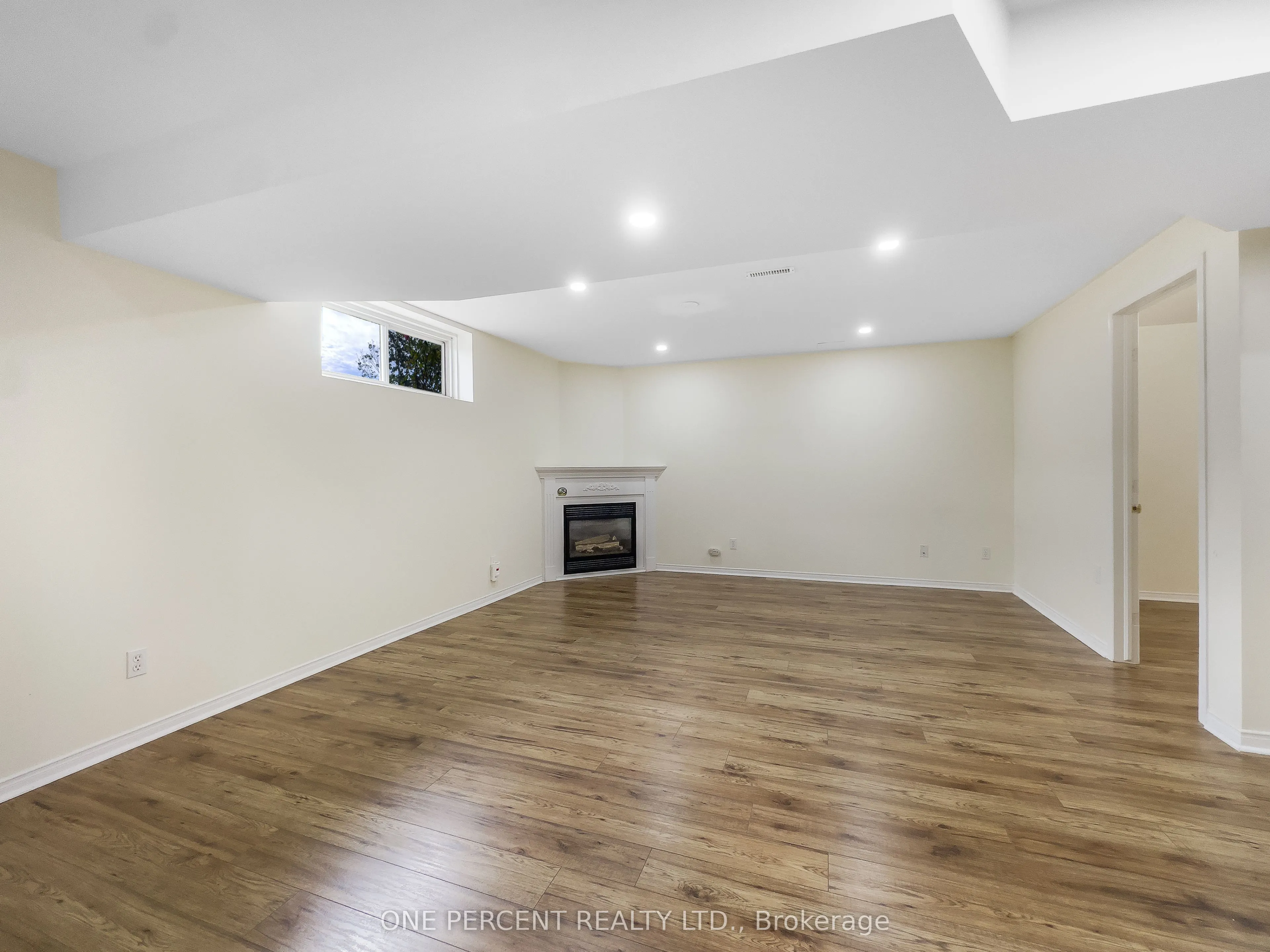 25 HICKORY Grove