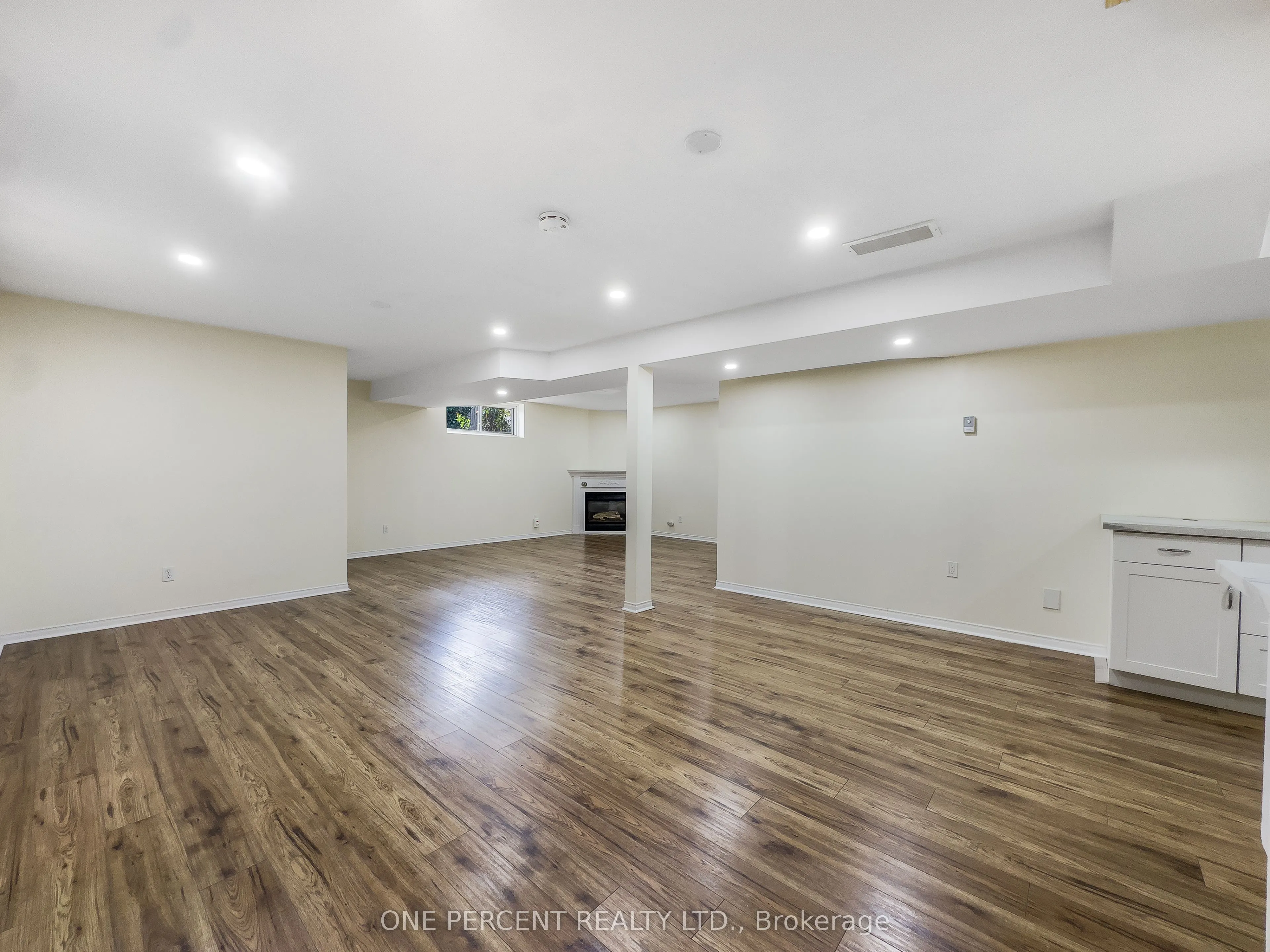 25 HICKORY Grove