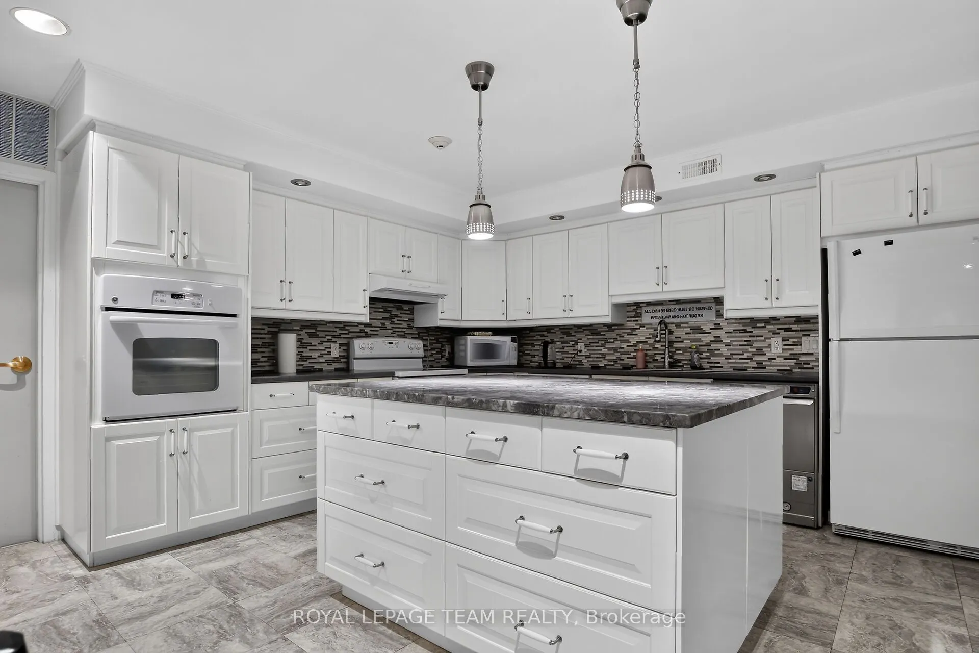 1195 Richmond Road #202