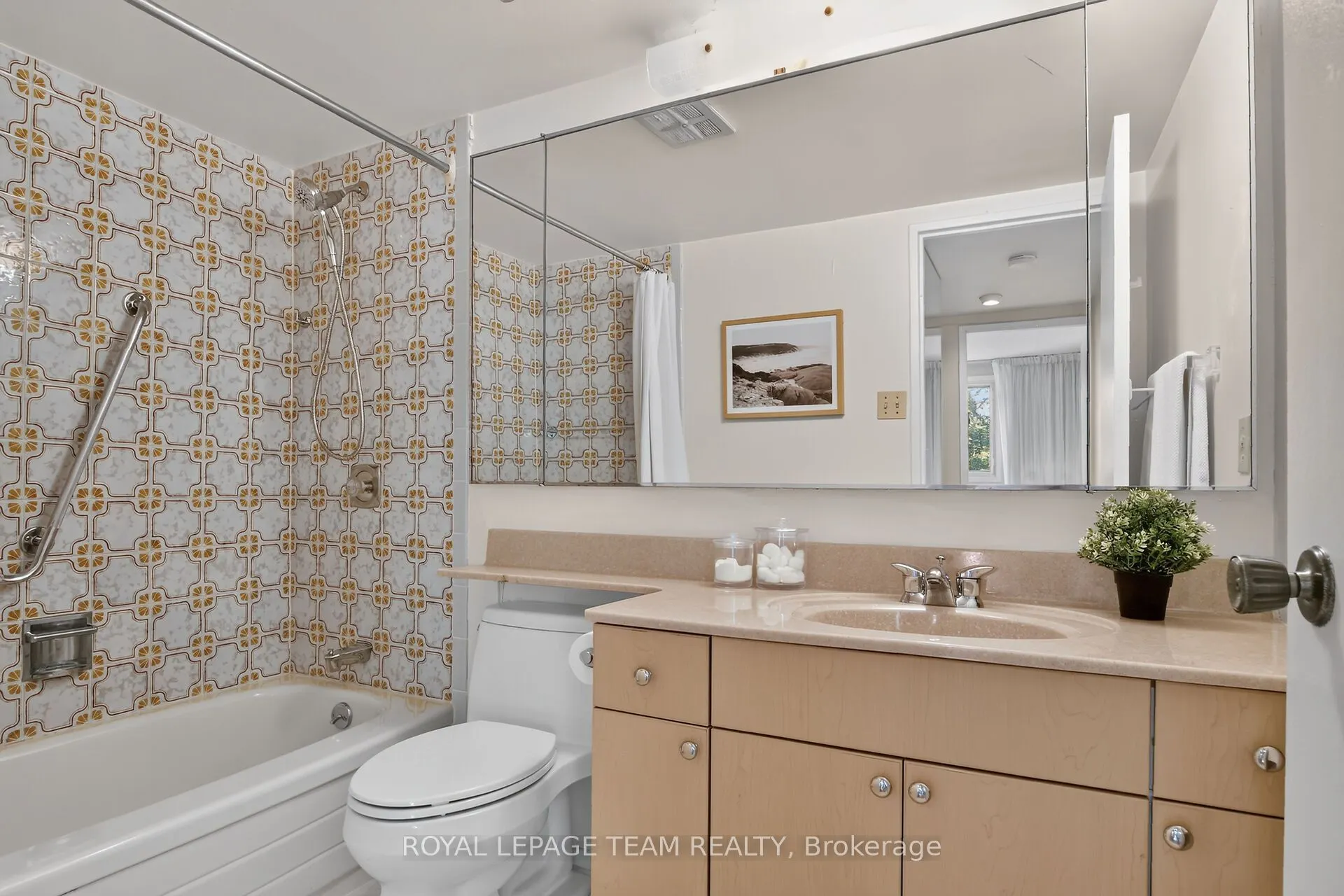 1195 Richmond Road #202