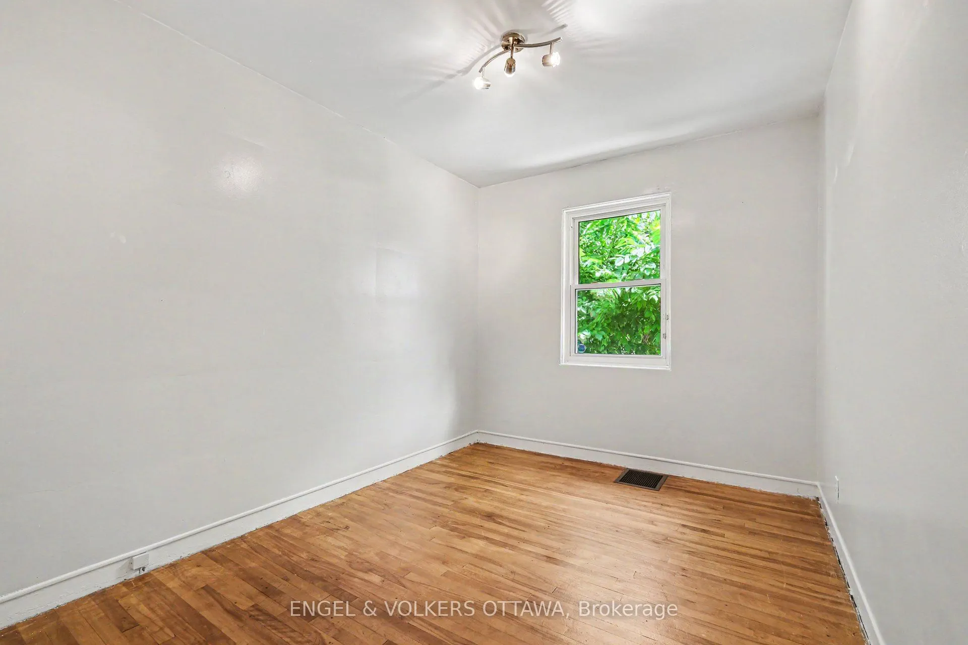 325 Summit Avenue