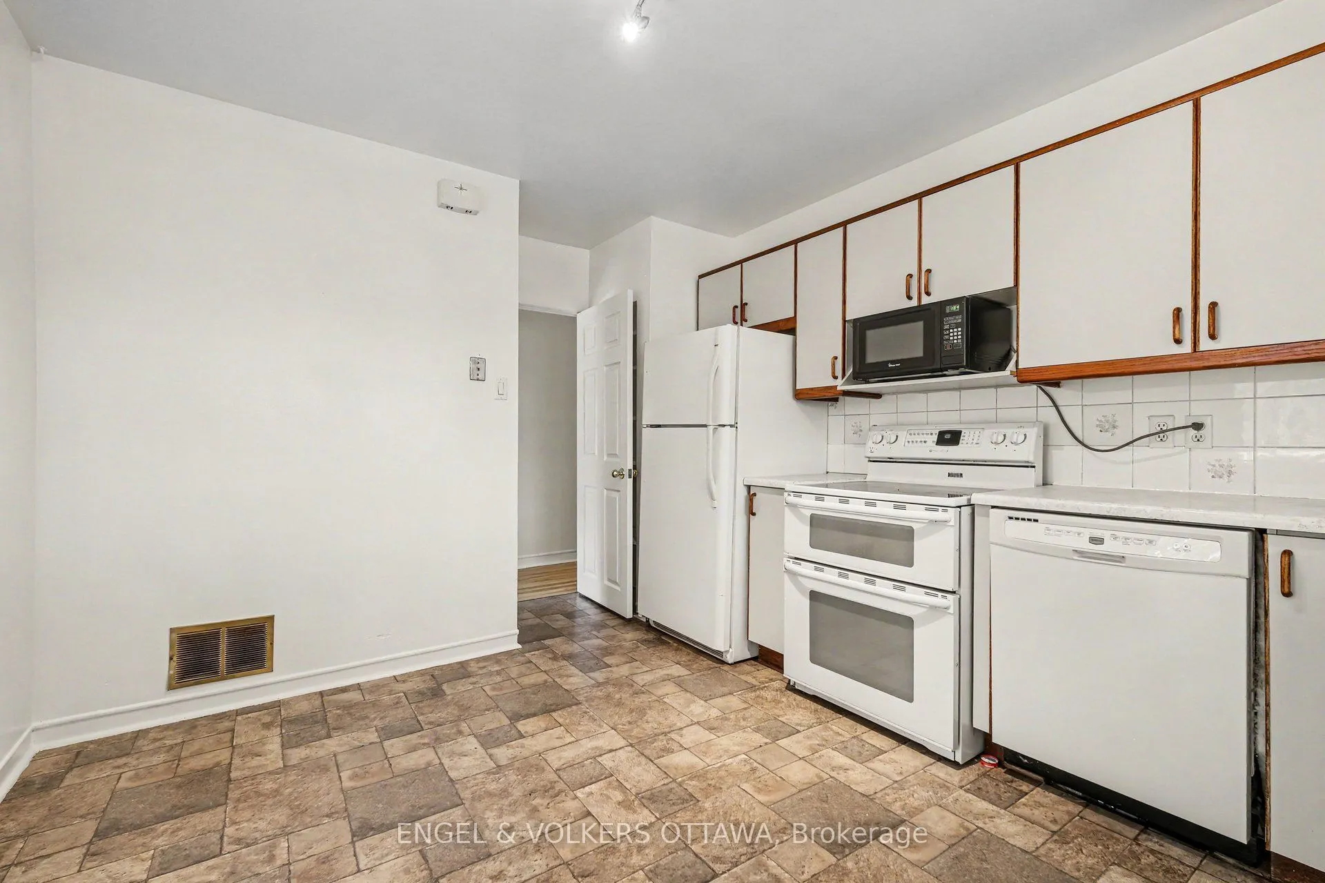 325 Summit Avenue