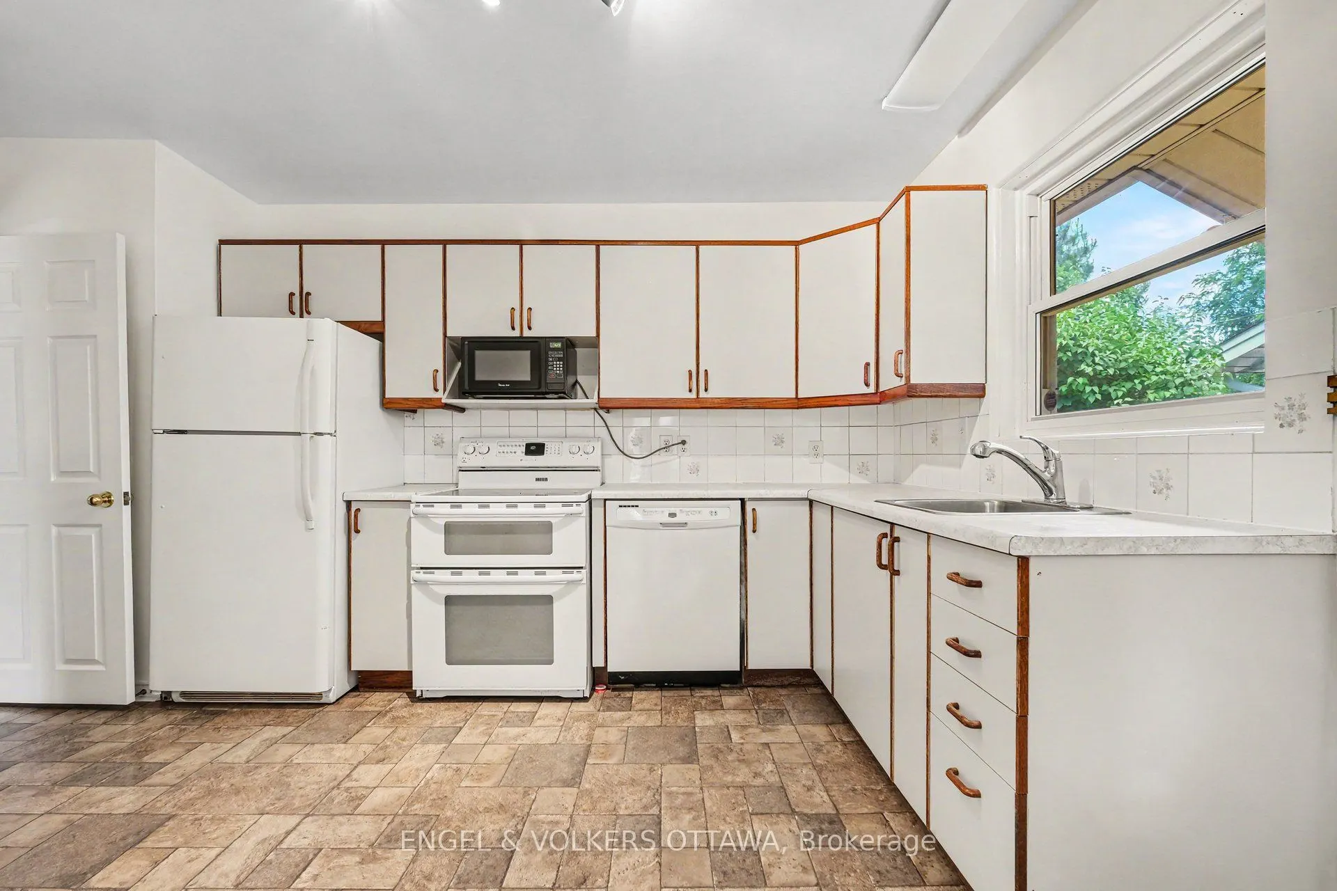 325 Summit Avenue