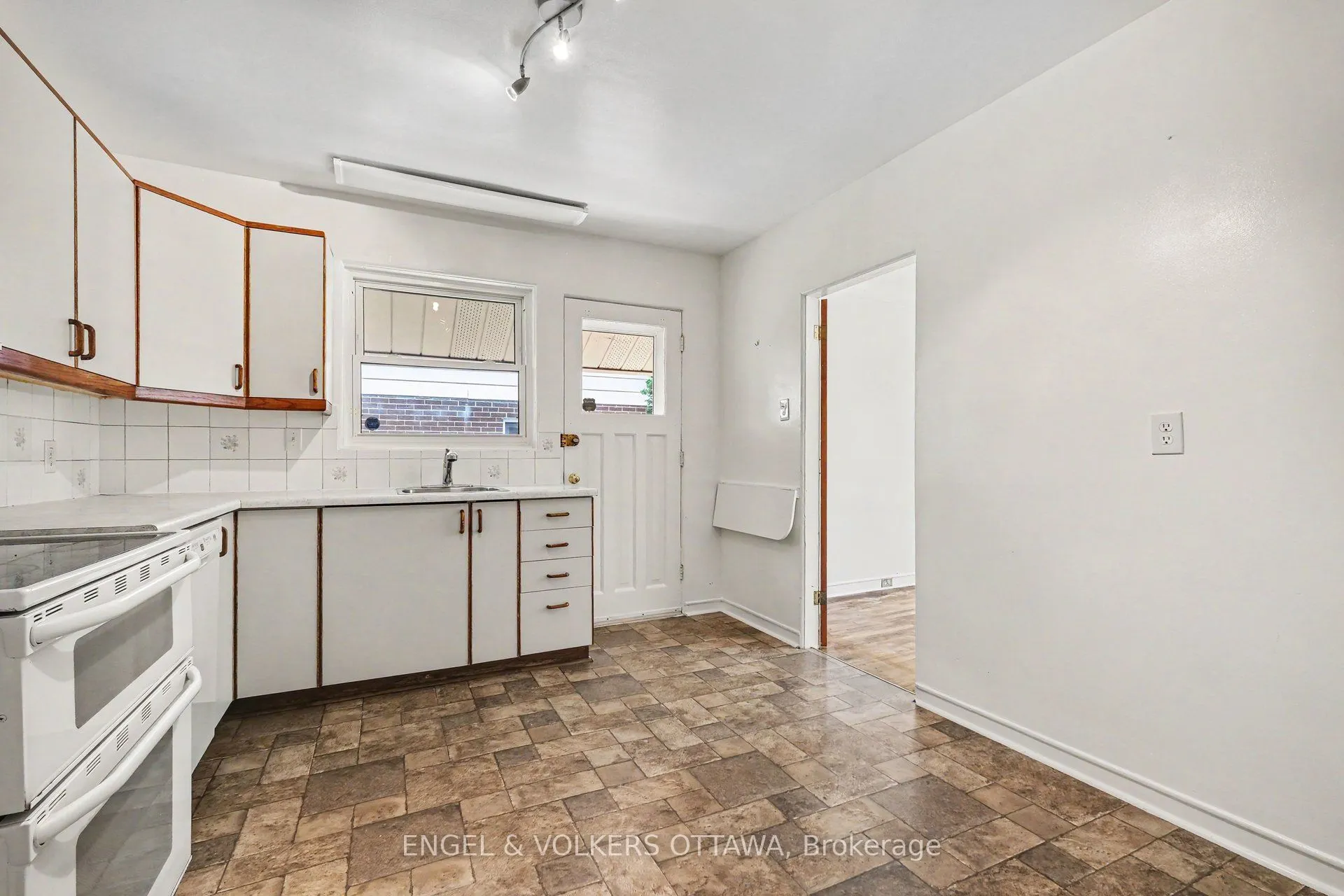 325 Summit Avenue