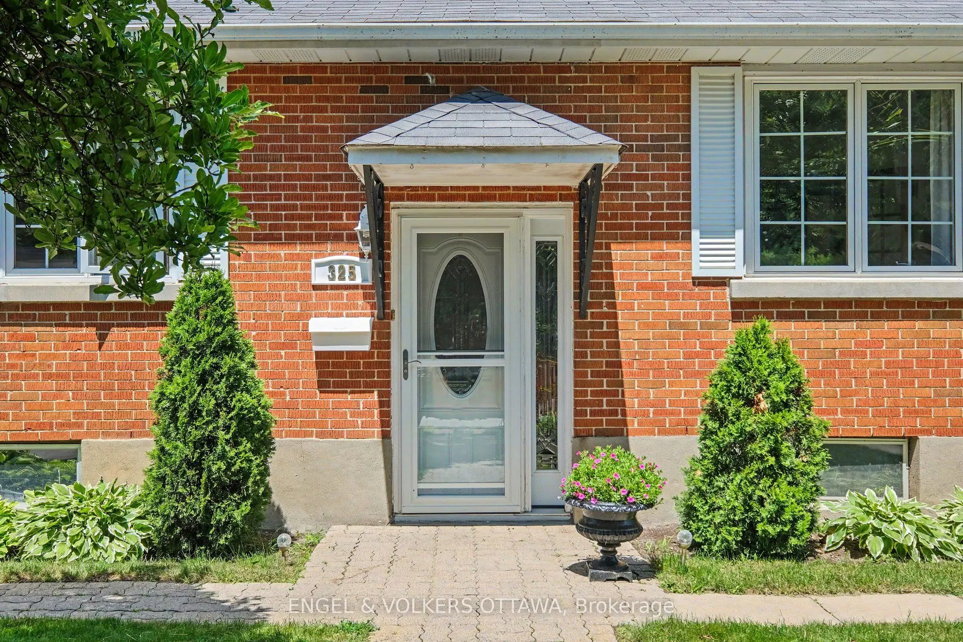 325 Summit Avenue