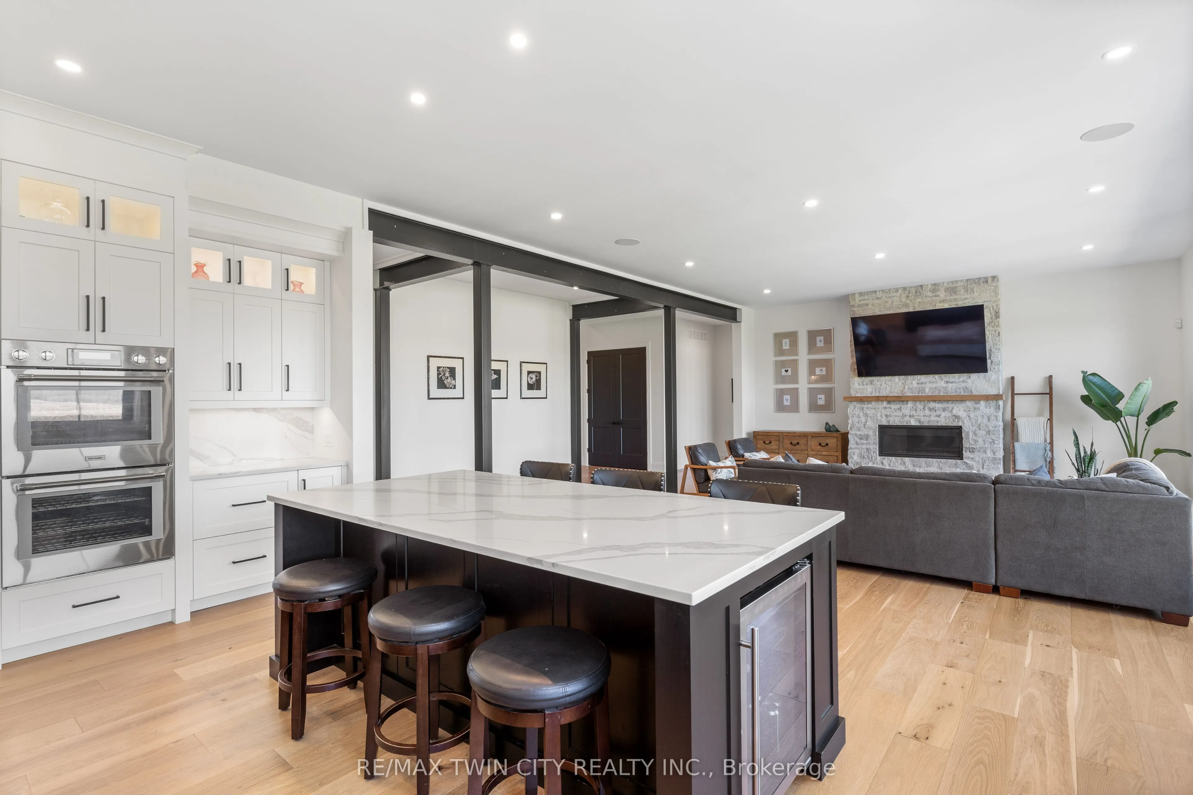 742 Country Squire Road
