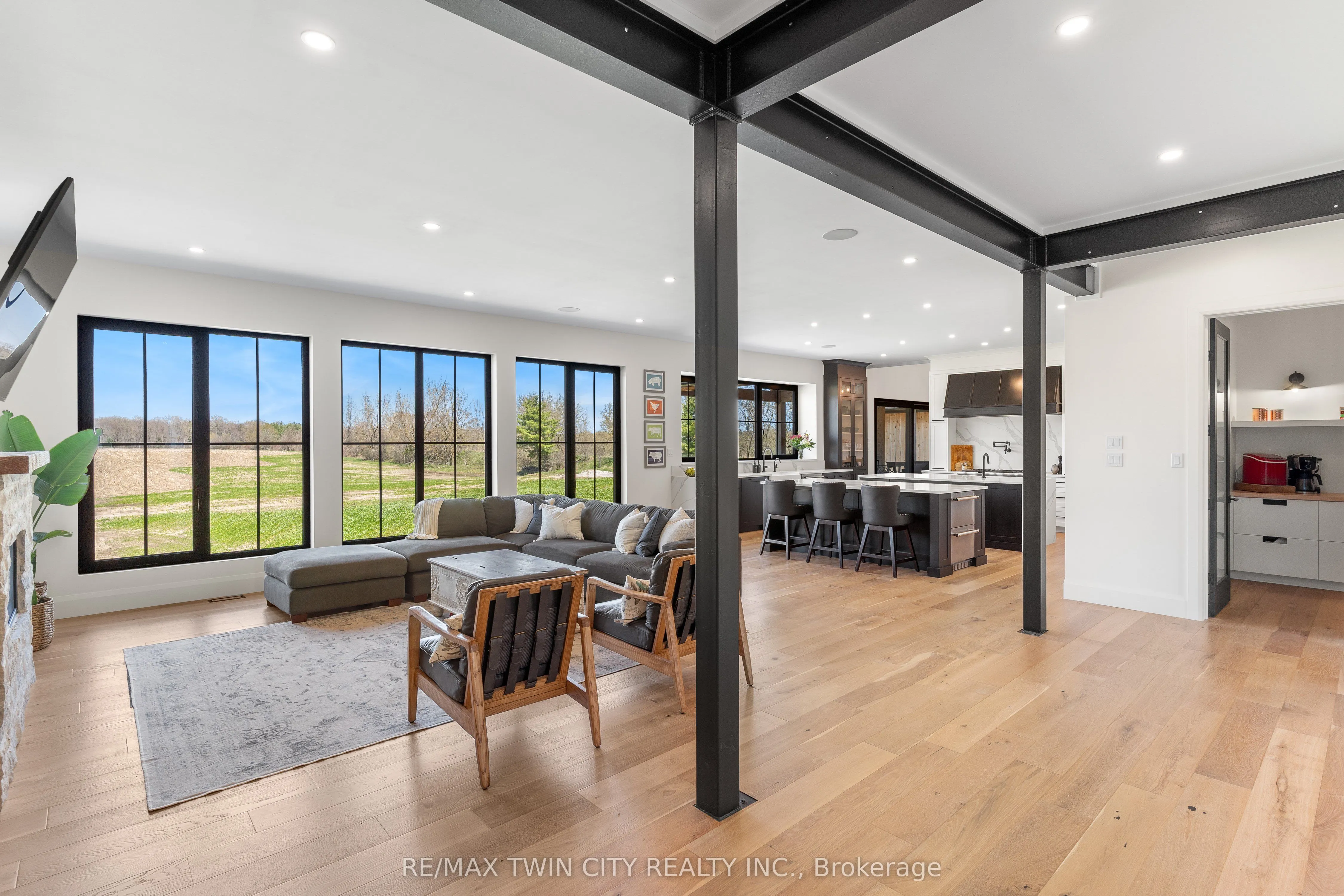 742 Country Squire Road