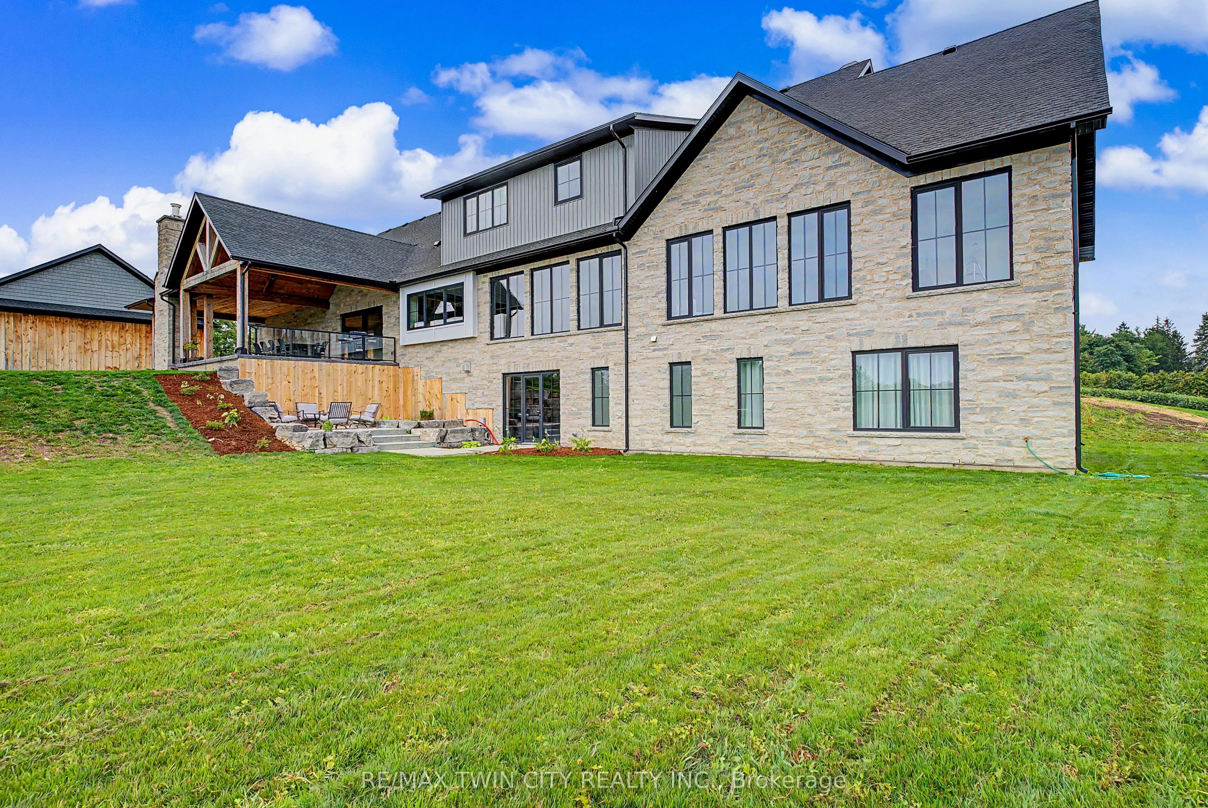 742 Country Squire Road