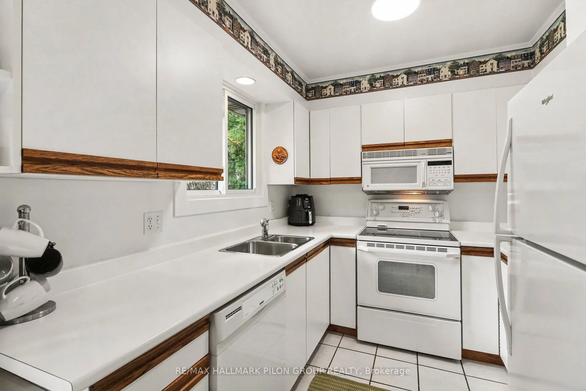 16 Eastpark Drive