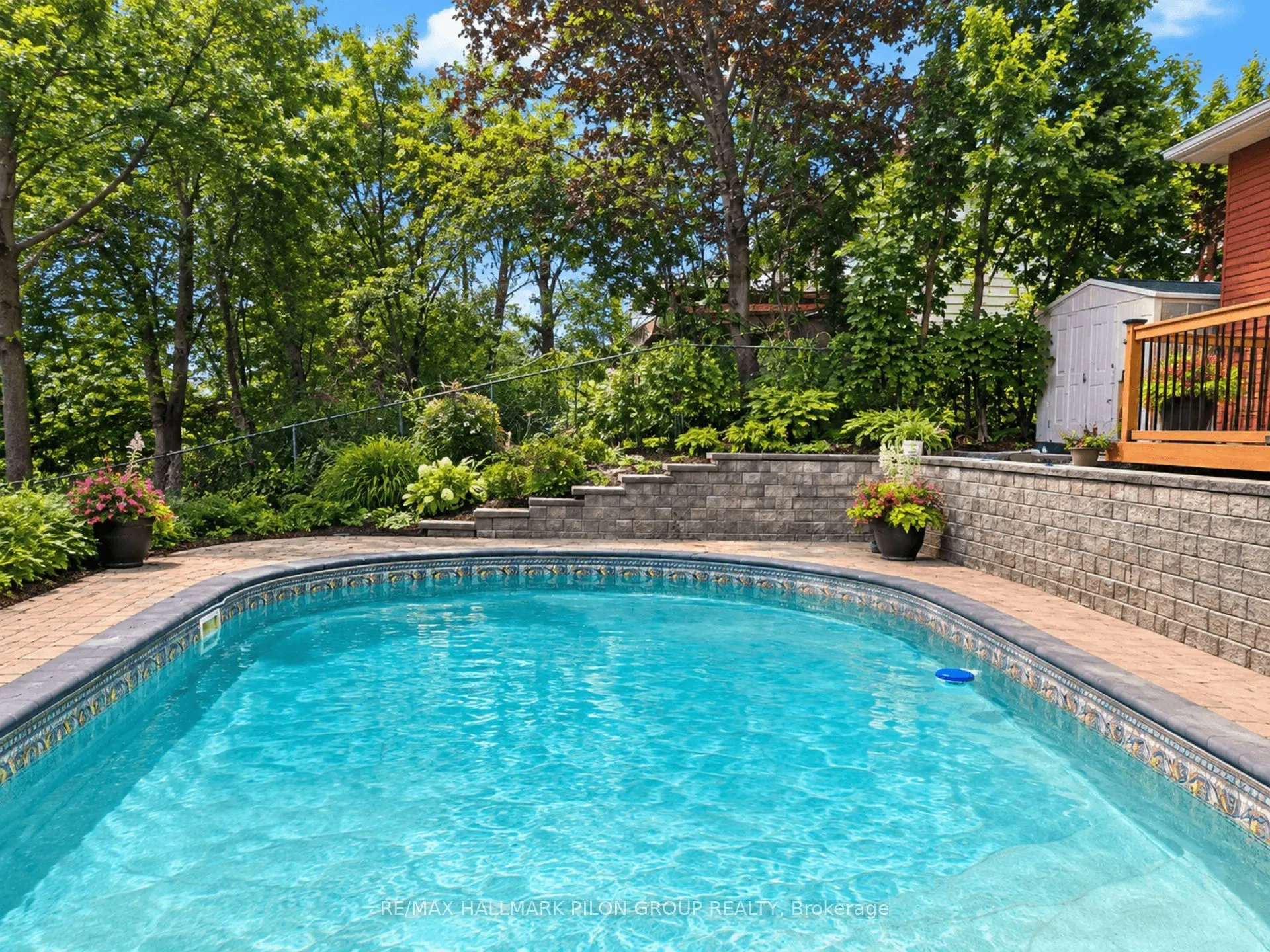 16 Eastpark Drive