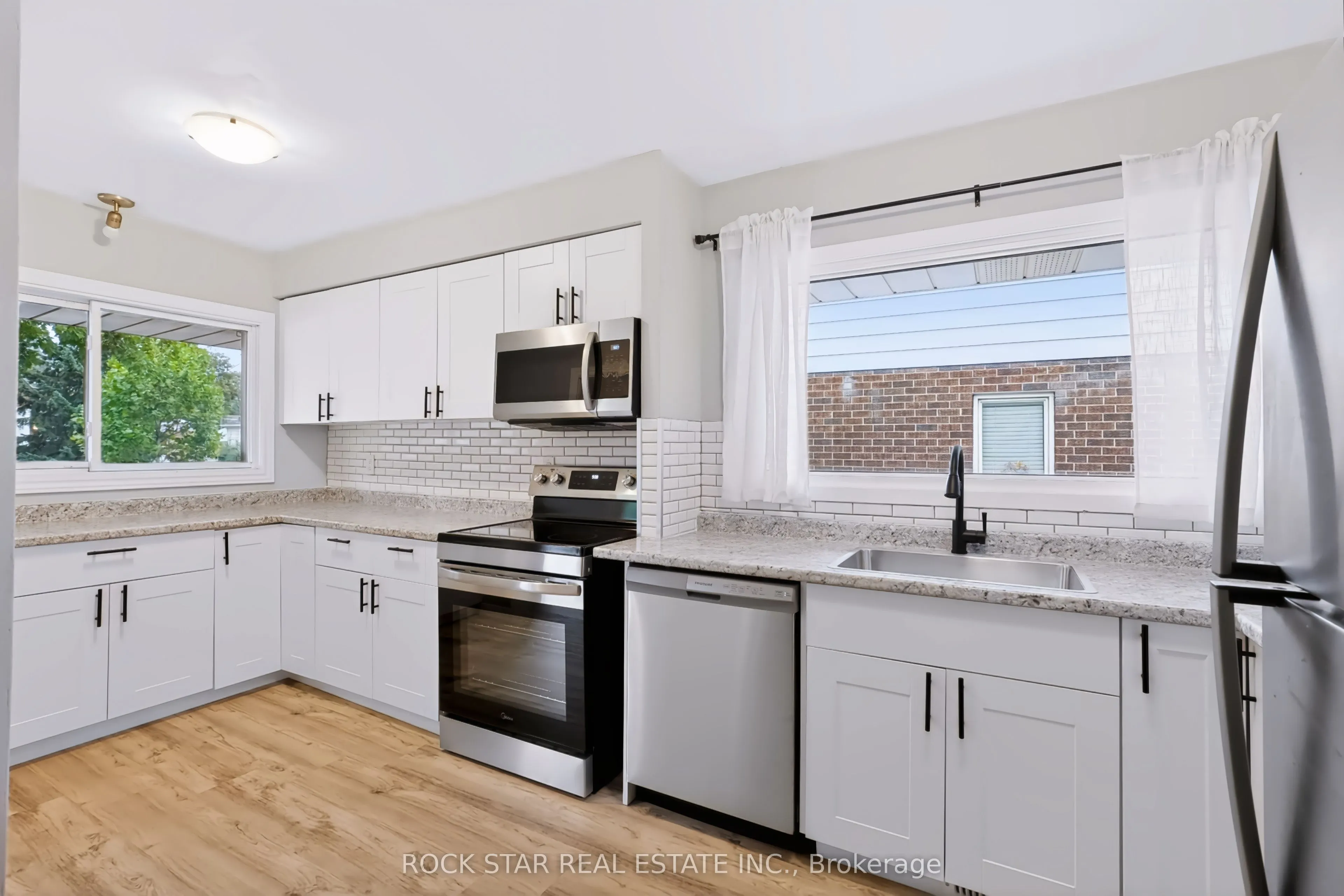 82 Franklin Street N