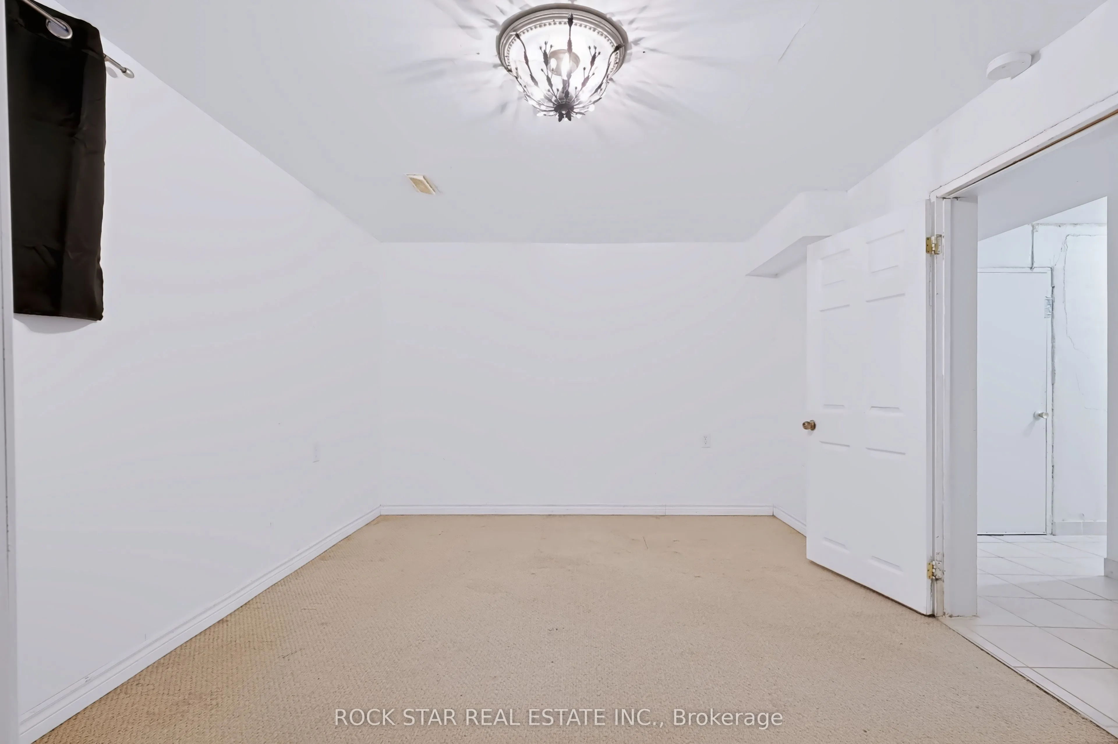 82 Franklin Street N