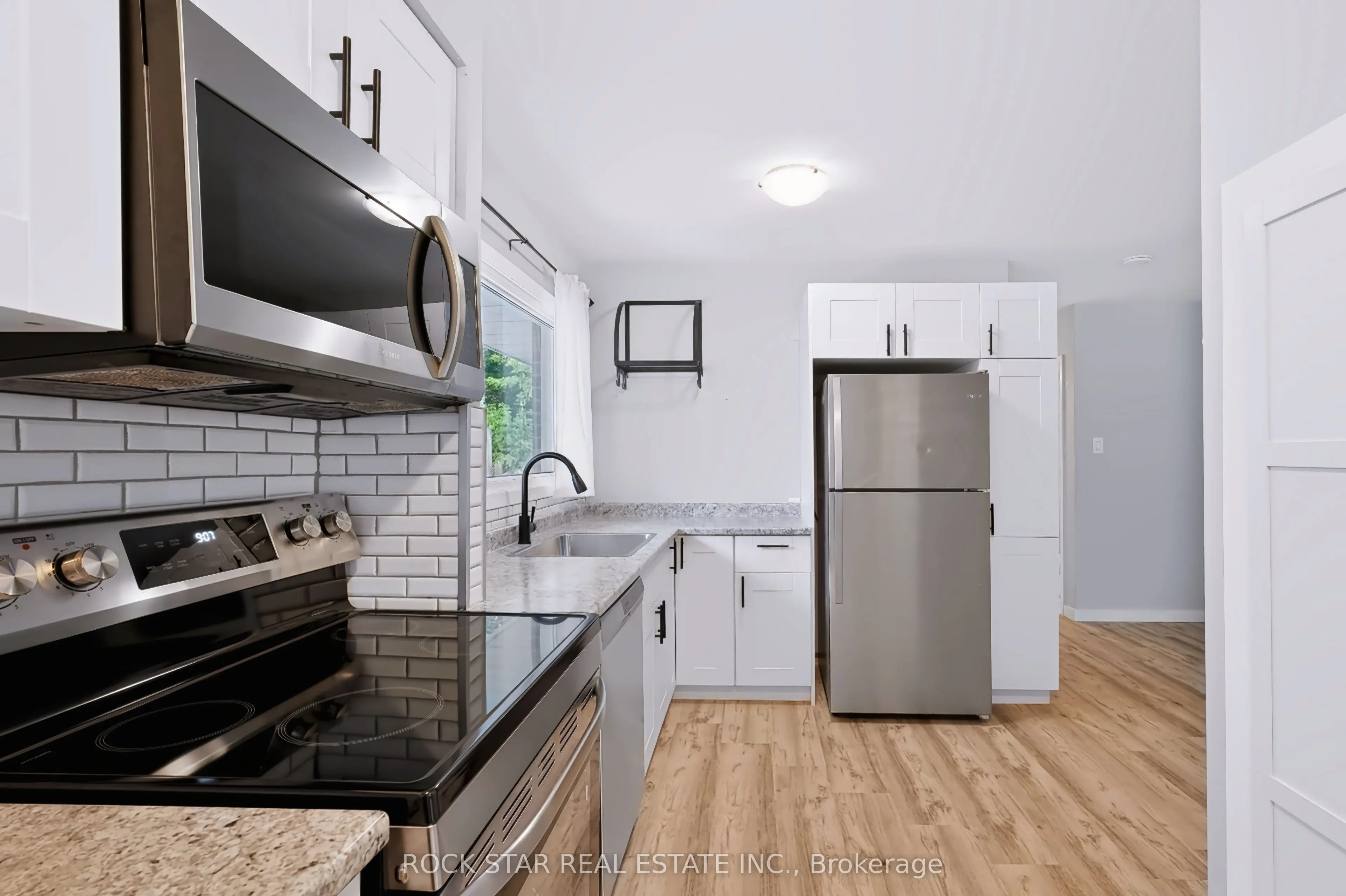 82 Franklin Street N