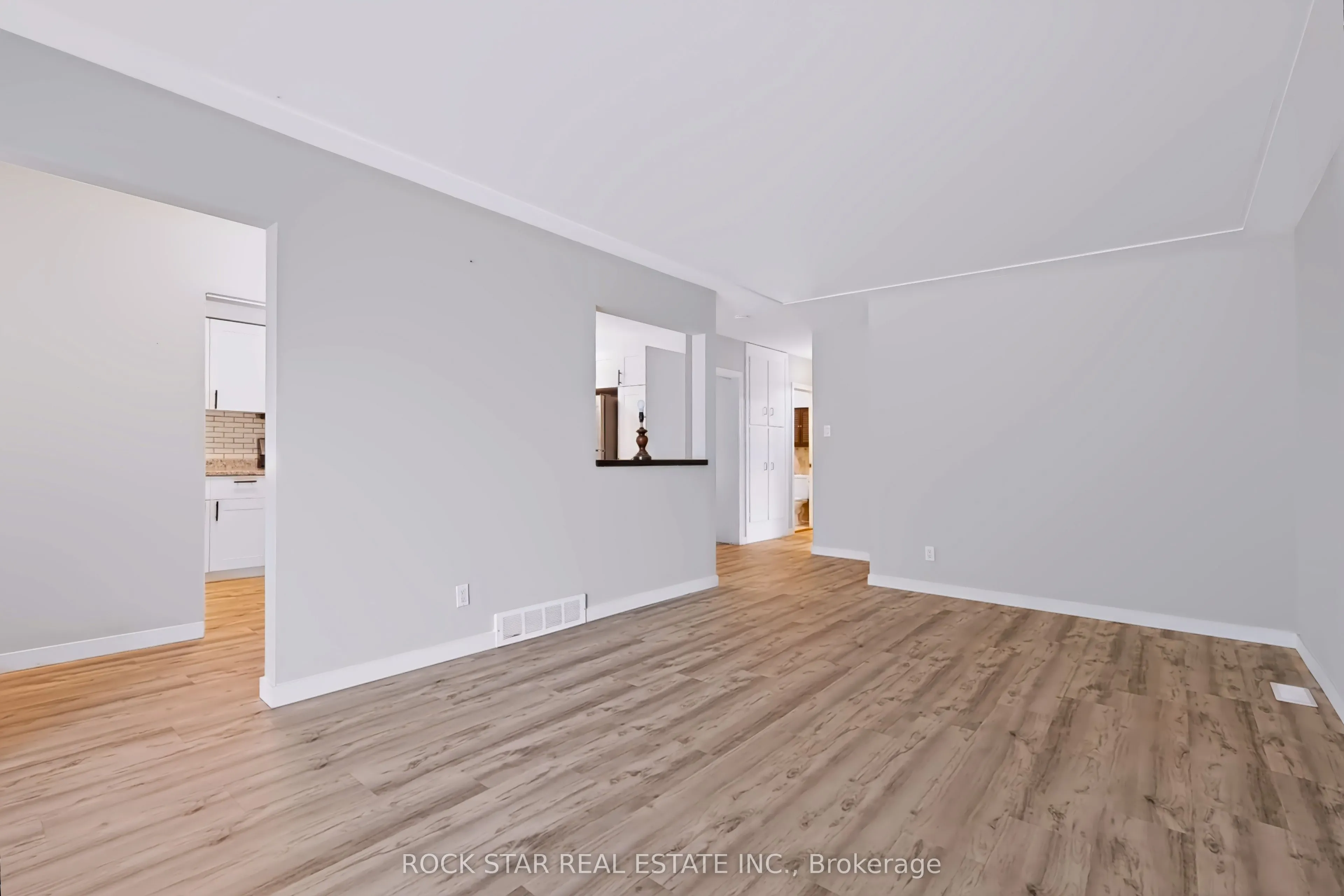 82 Franklin Street N