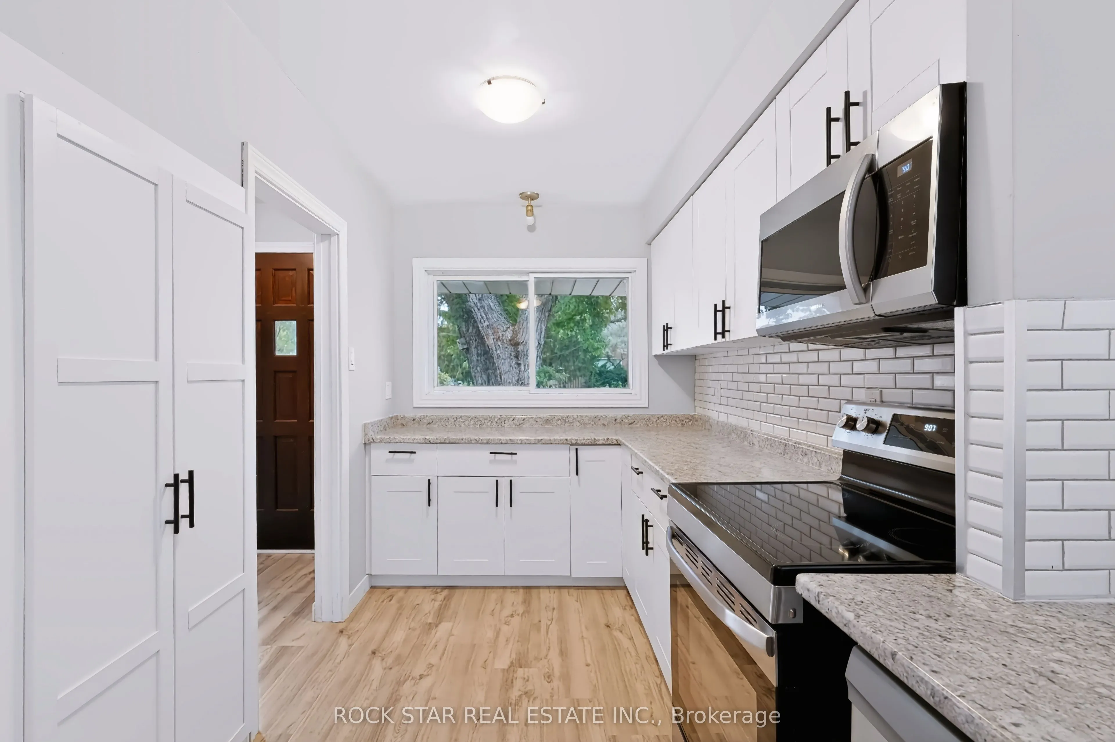 82 Franklin Street N