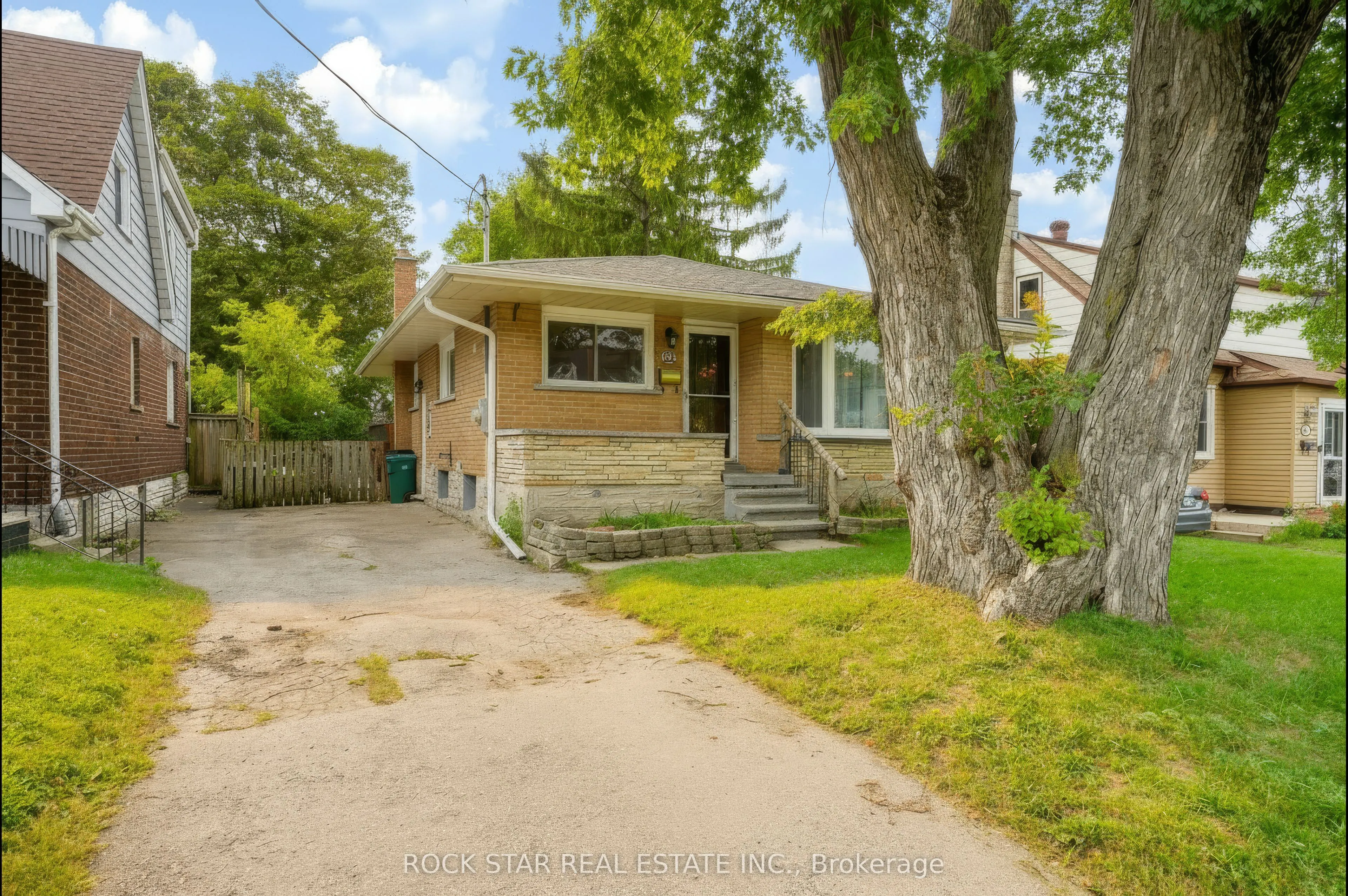 82 Franklin Street N