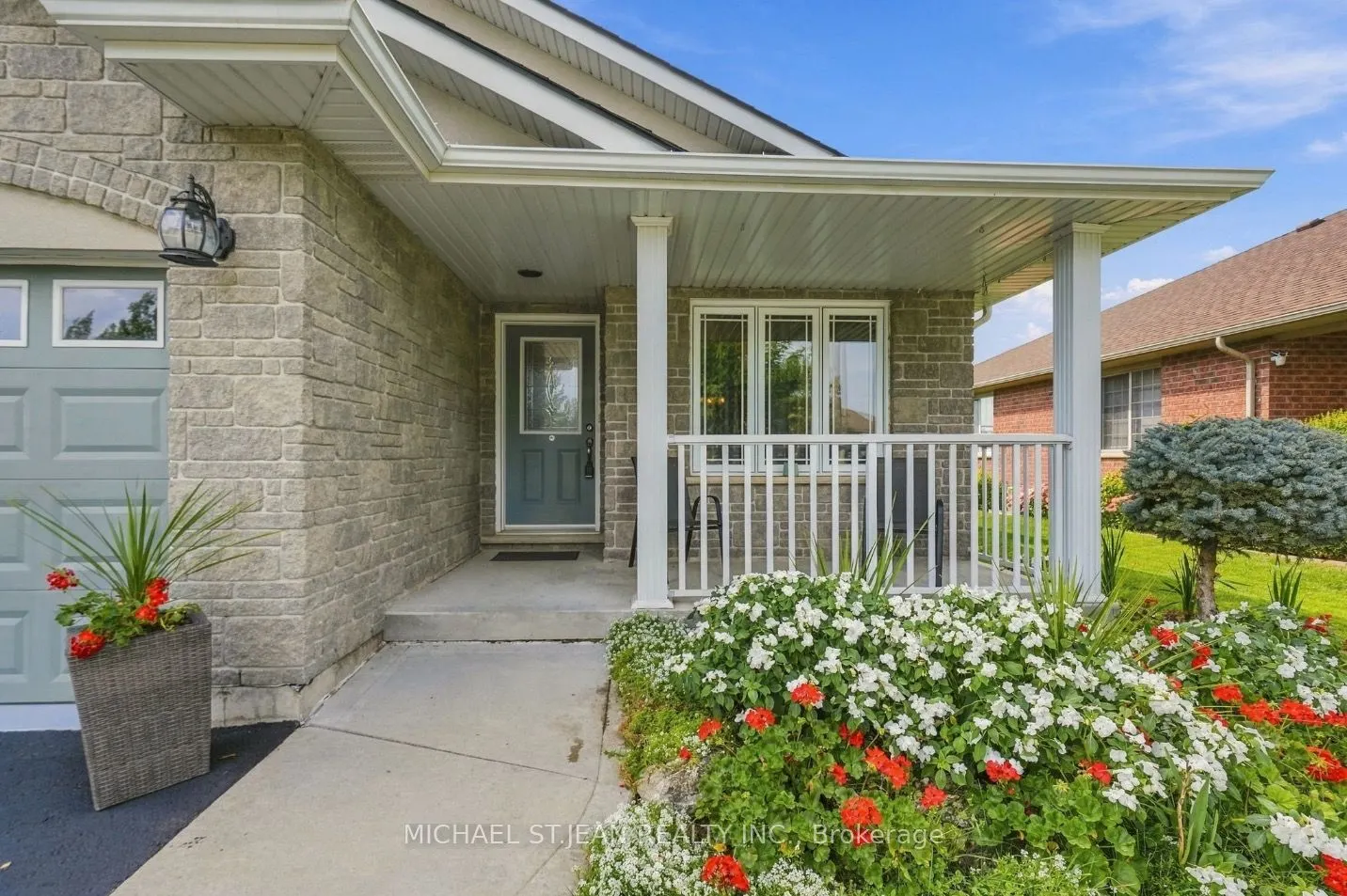 26 Leslie Street W