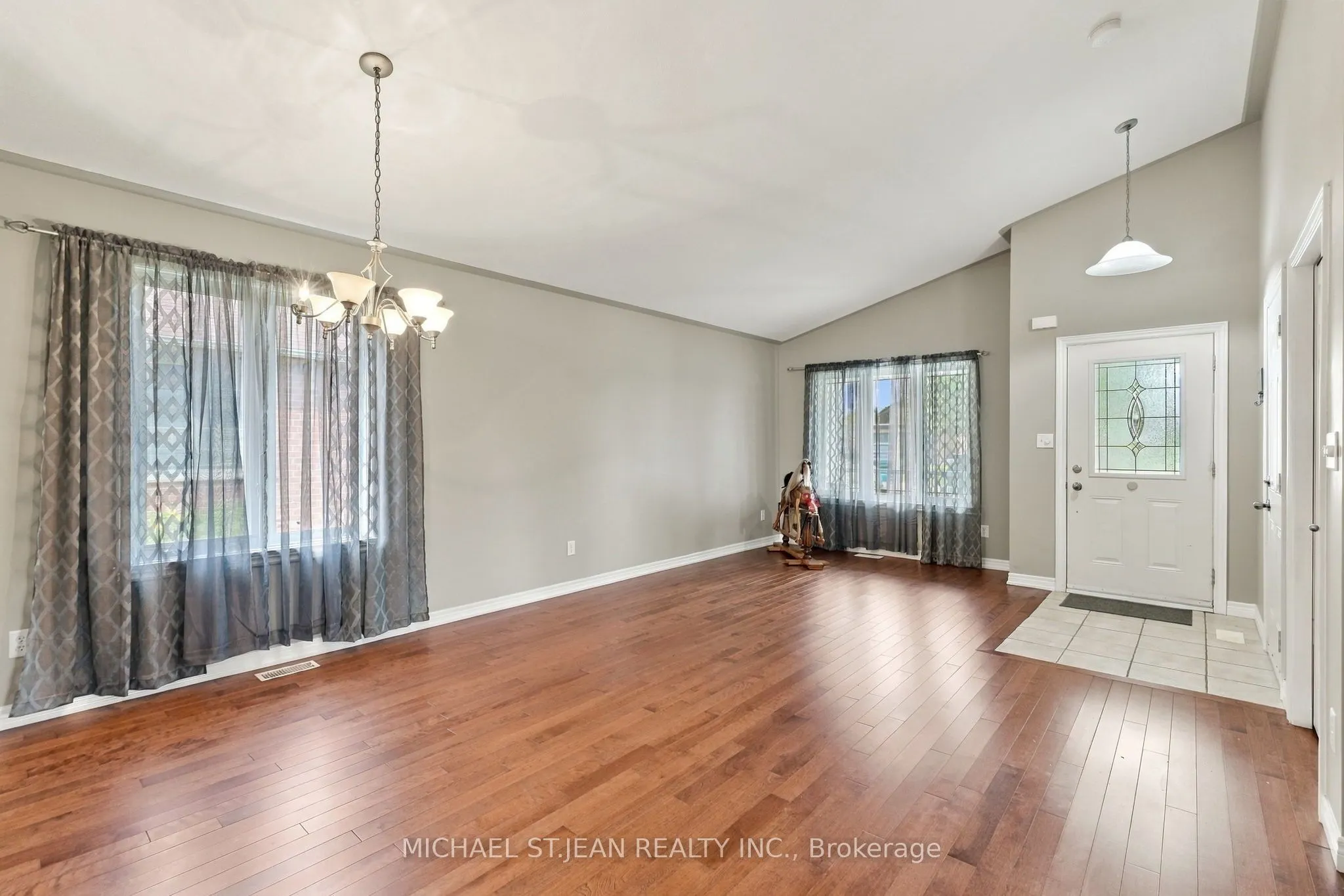 26 Leslie Street W